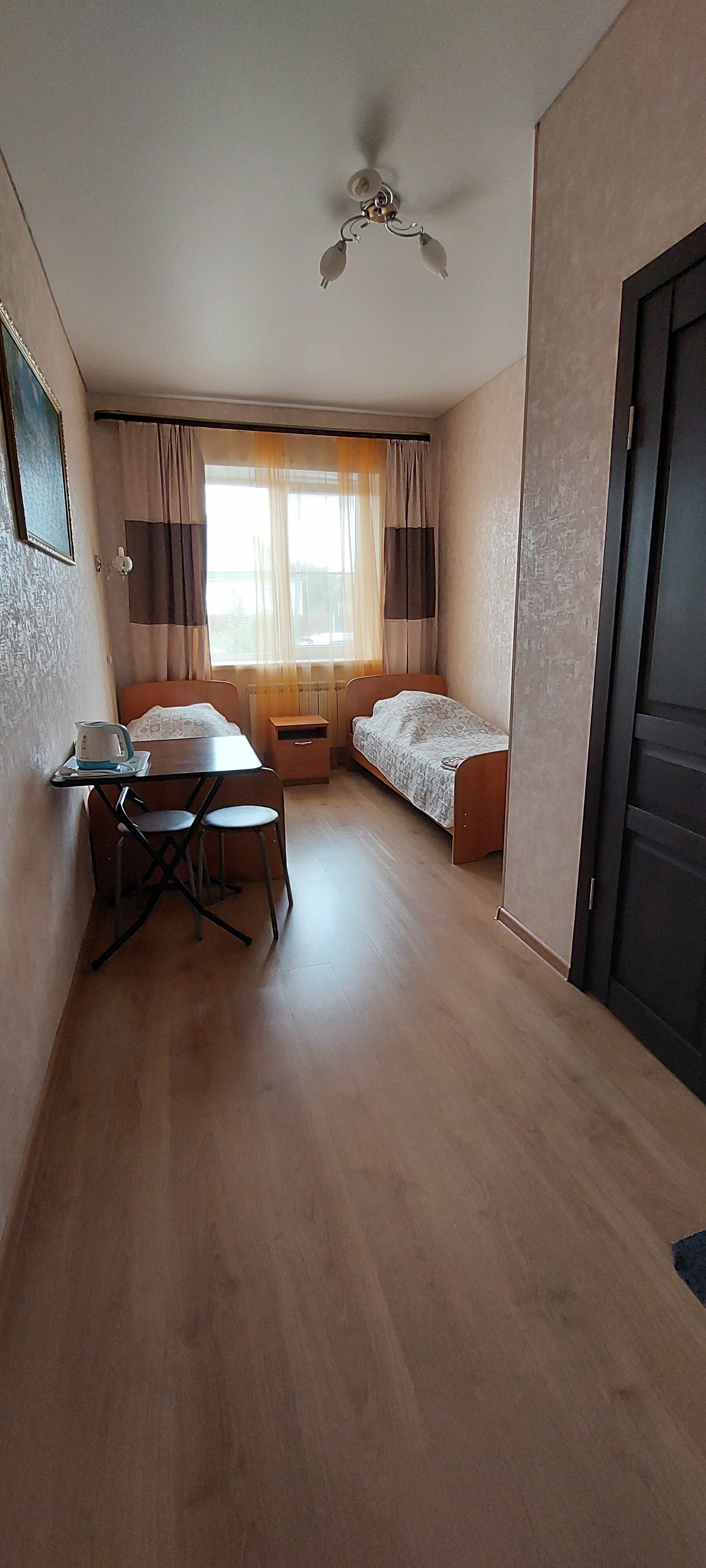 Двухместный номер с 2 отдельными кроватями и общей ванной комнатой