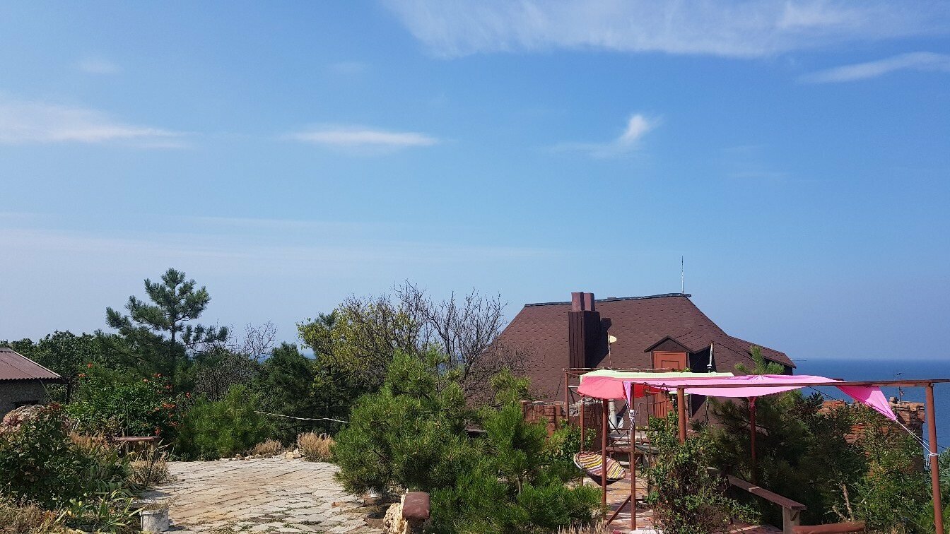 Трехместный номер с балконом