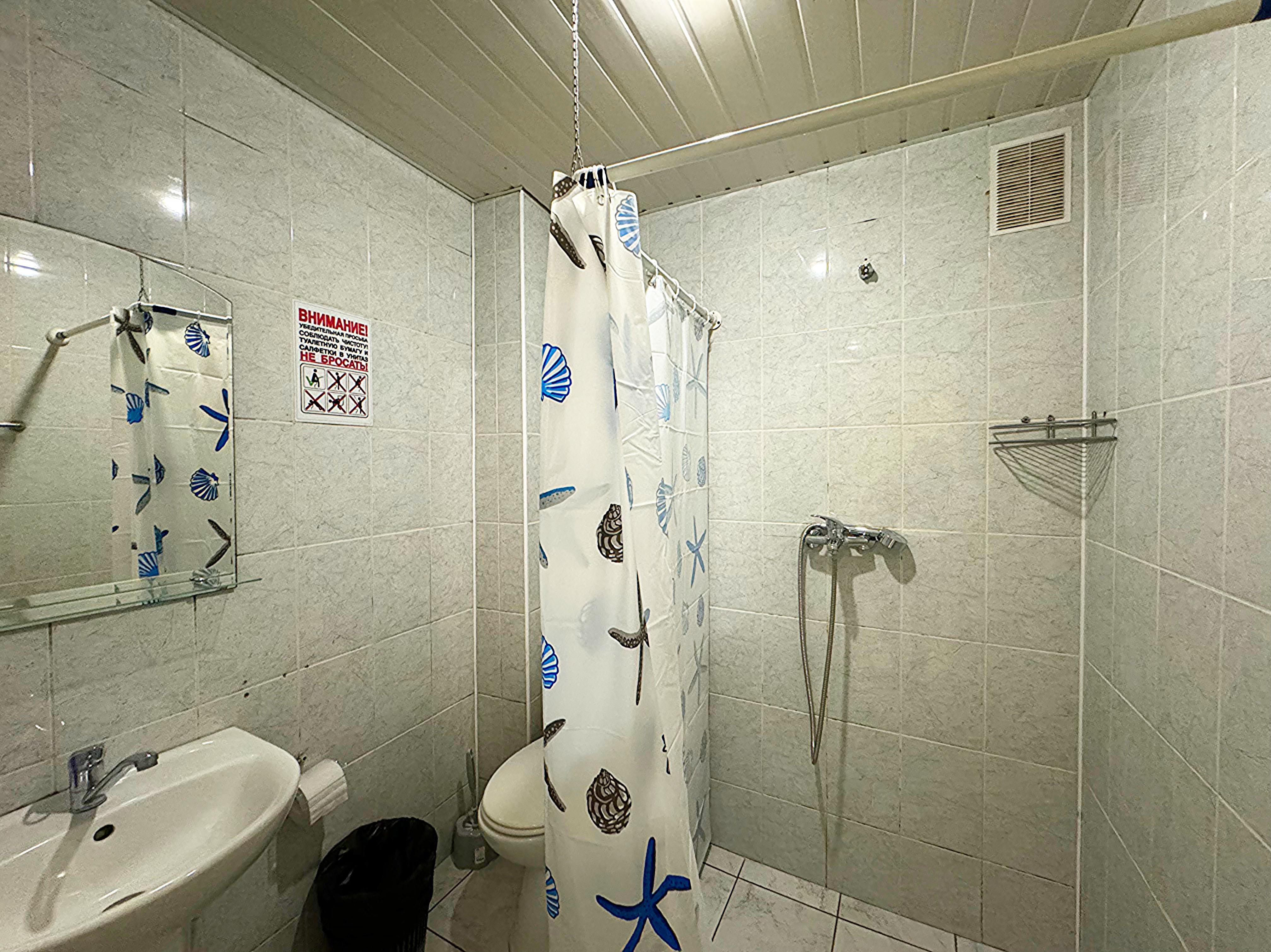 Двухместный номер с 1 кроватью или 2 отдельными кроватями и дополнительной кроватью