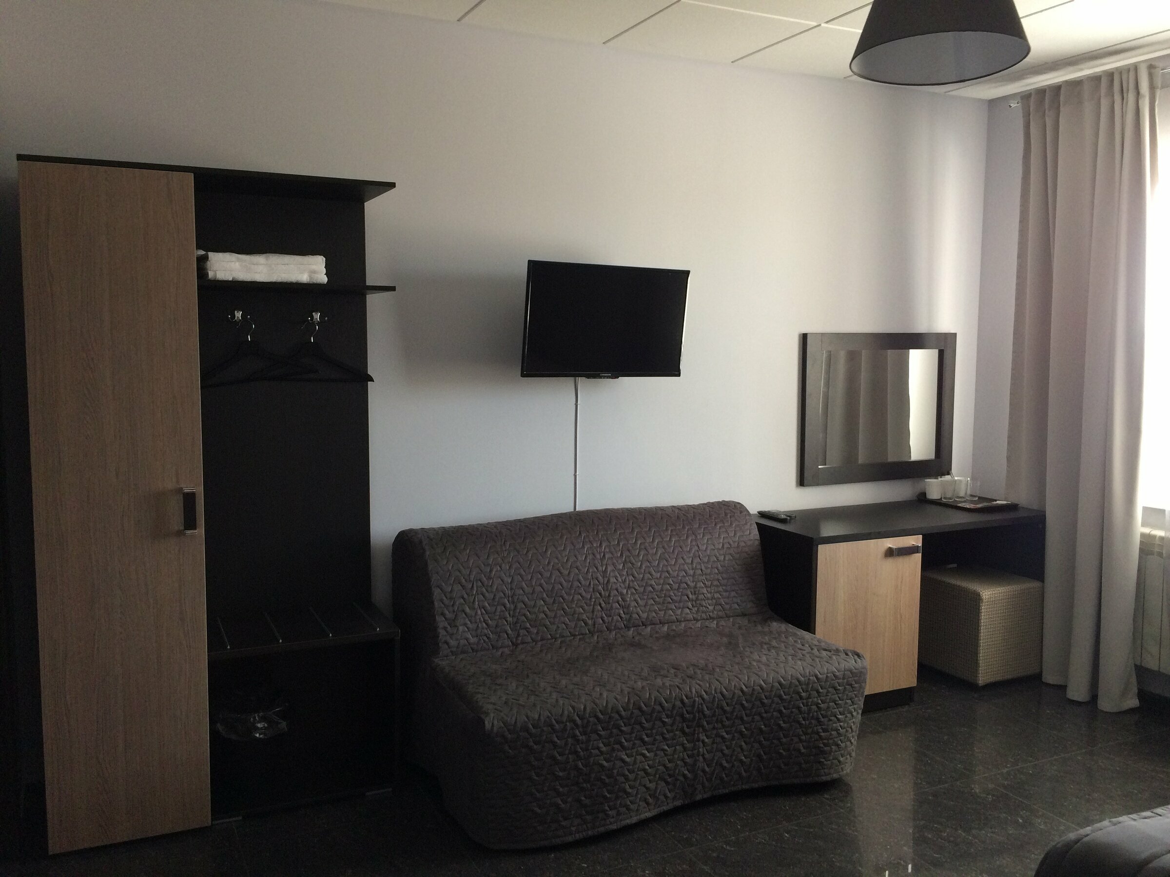 Трехместный номер с общей ванной комнатой