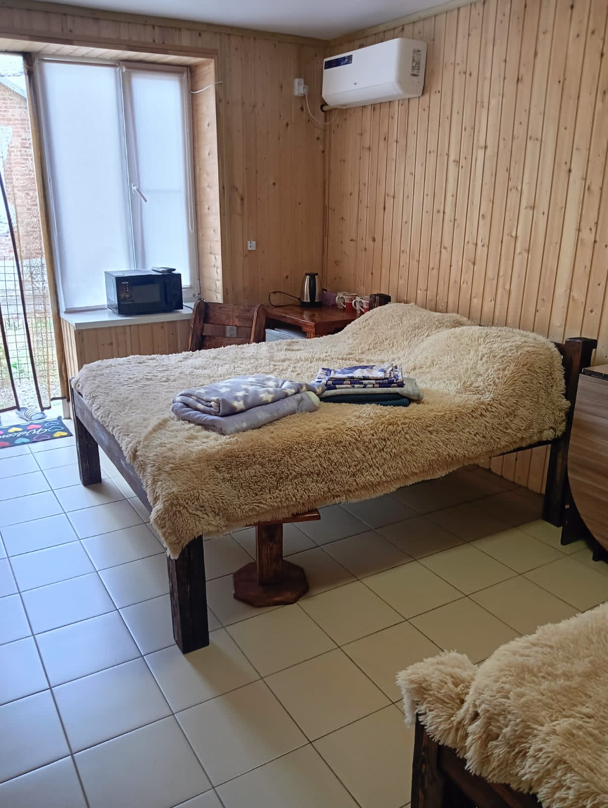 Четырехместный номер с душем