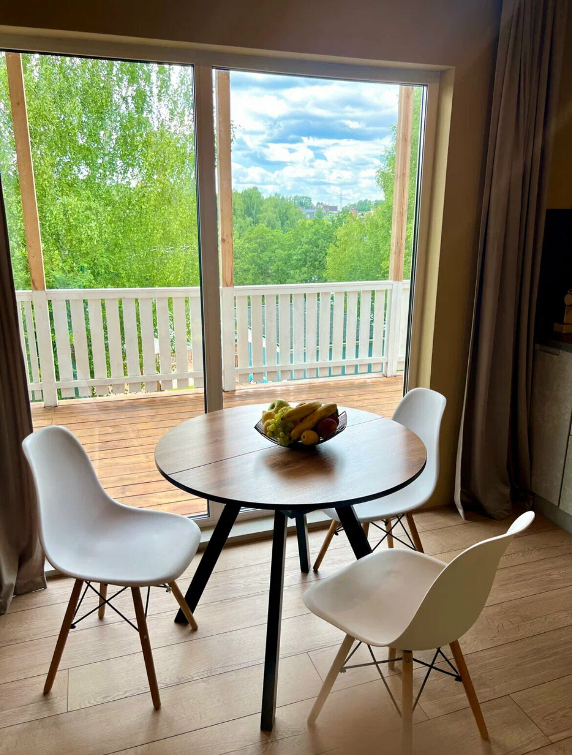 Дом с видом на озеро