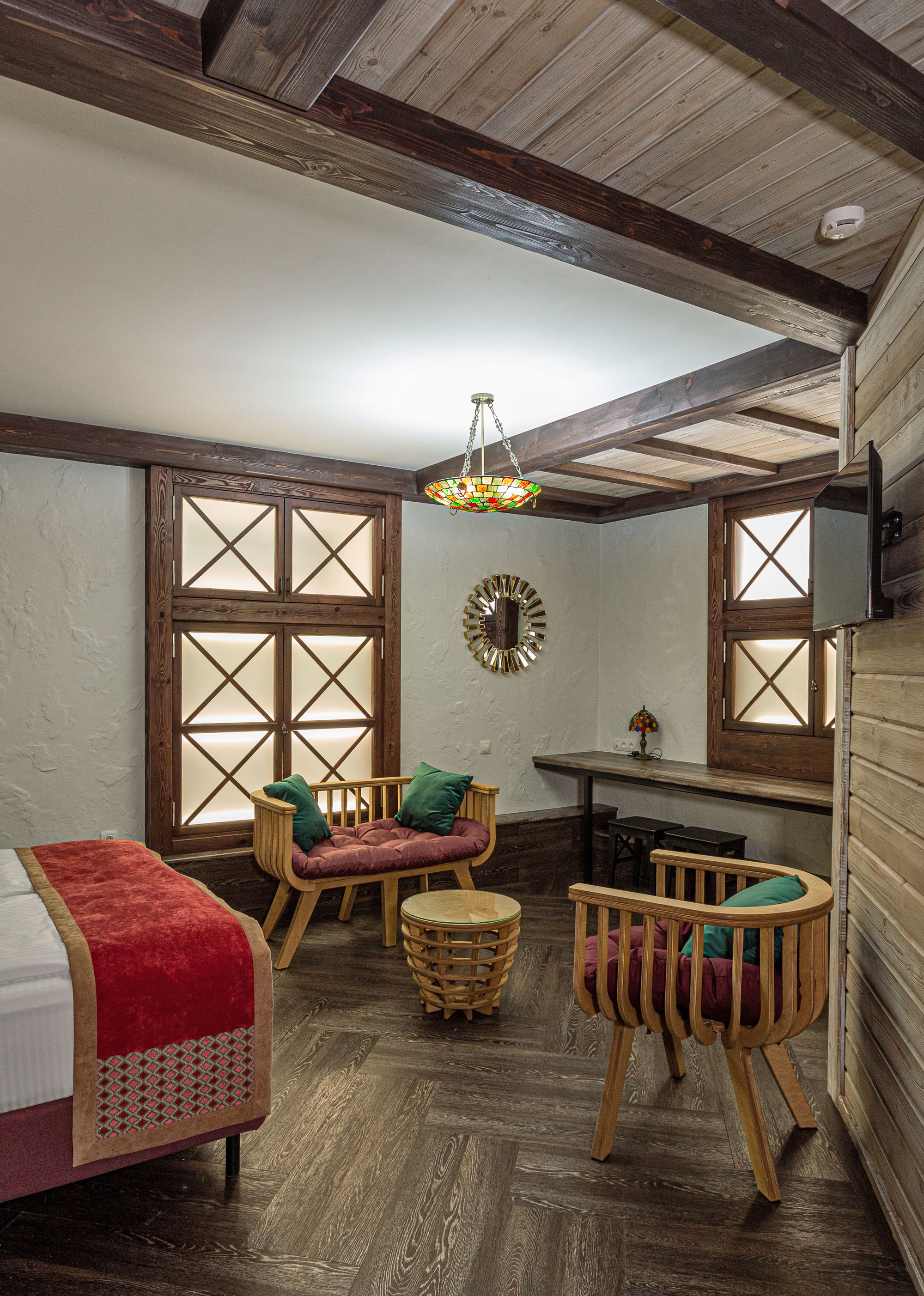 Большой двухместный номер  - цокольный этаж (с окнами)