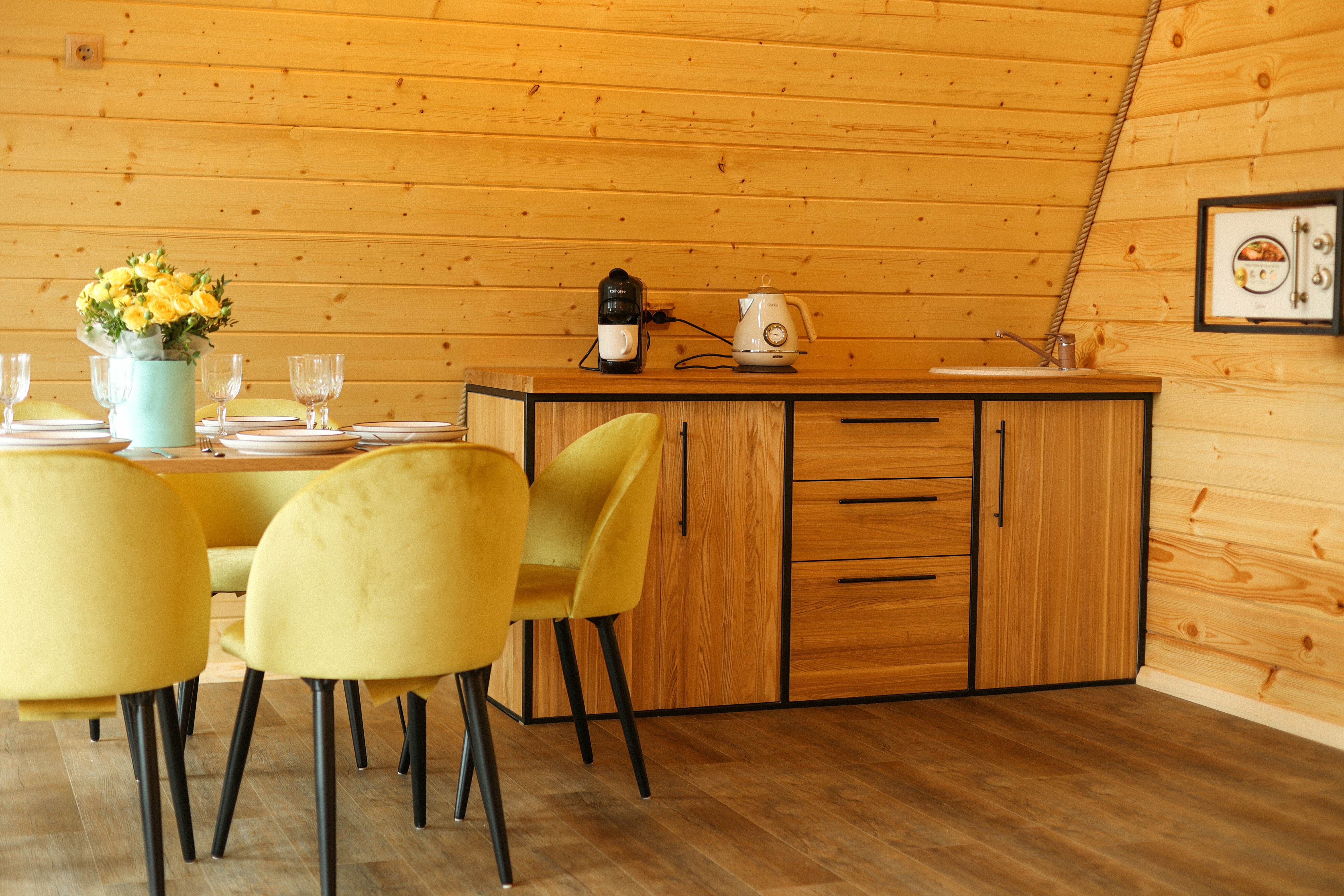 Дом с балконом