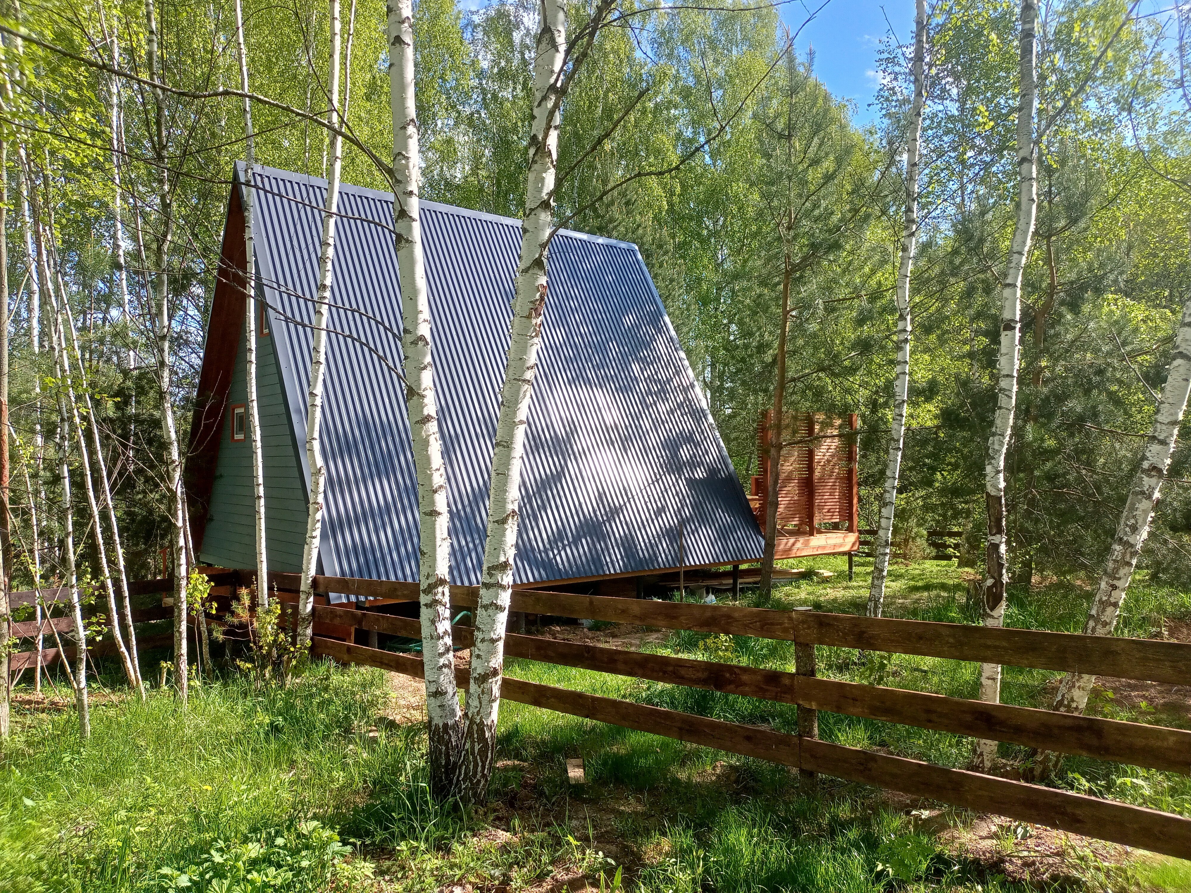 Дом с балконом