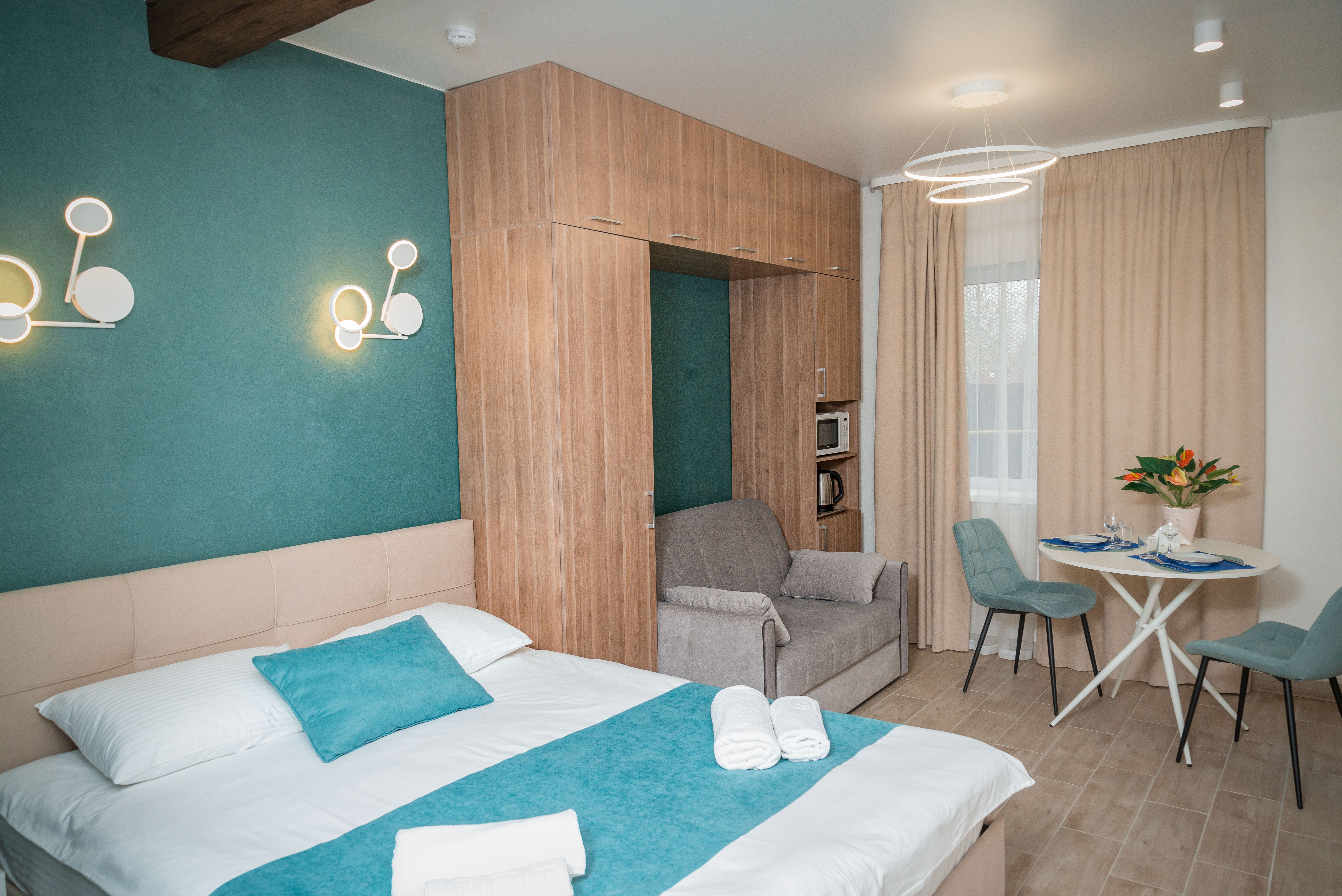 Трехместный номер «Комфорт» с душем