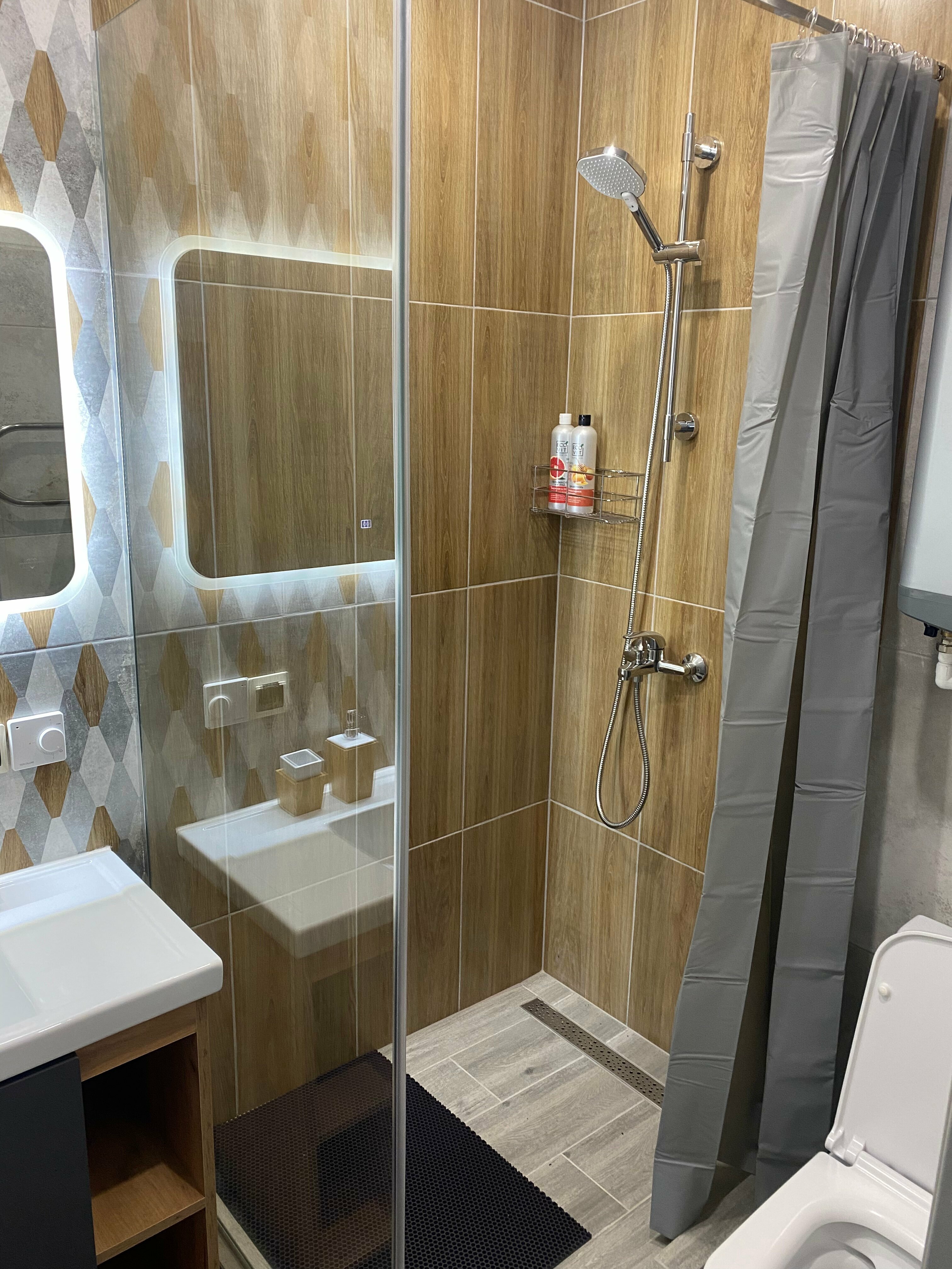 Четырехместный номер с душем