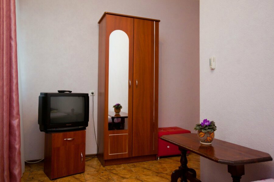 Двухместный номер с 1 кроватью и общей ванной комнатой