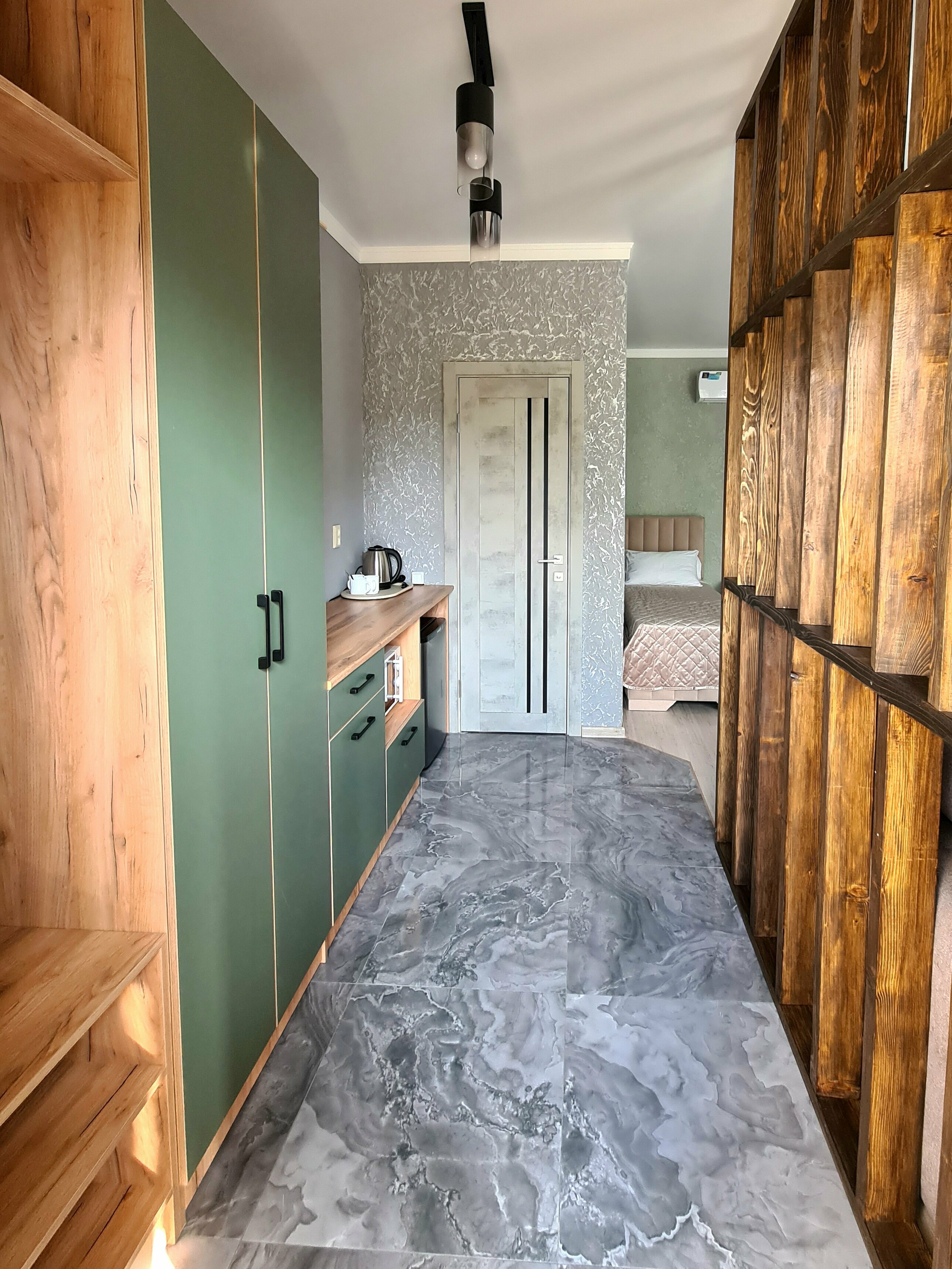 Трехместный номер с видом на бассейн