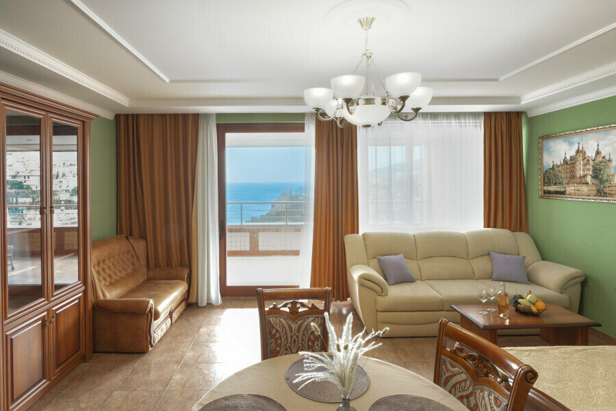 Семейный номер с видом на горы