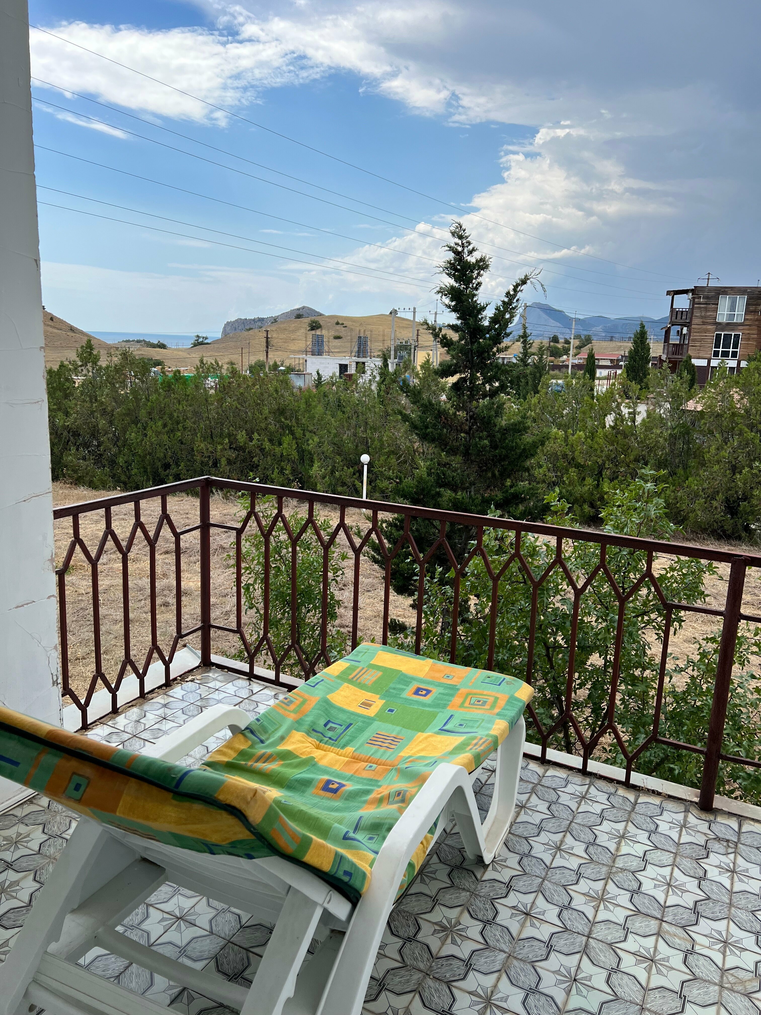 Семейный номер с боковым видом на море