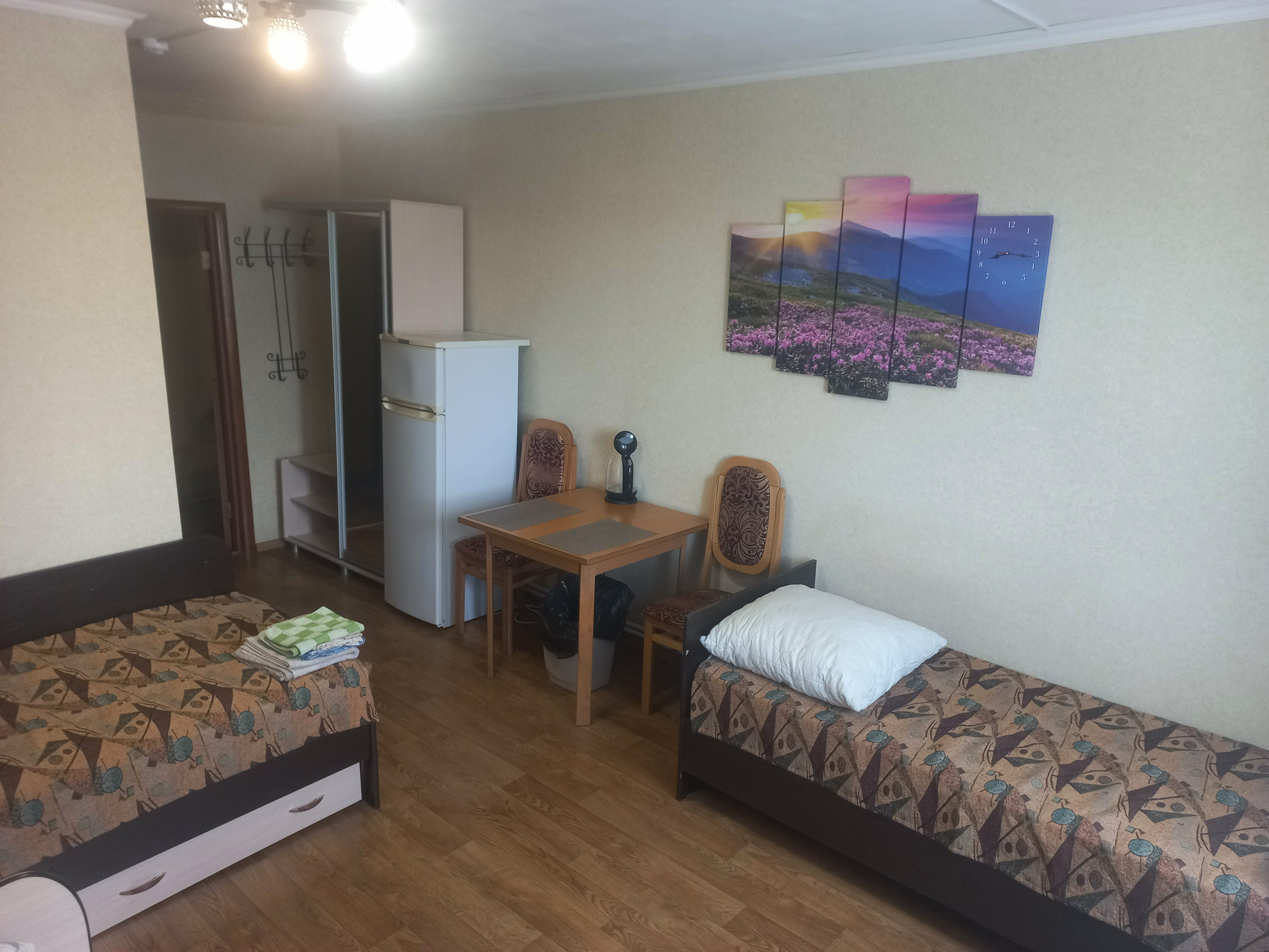 Трехместный номер «Комфорт» с душем