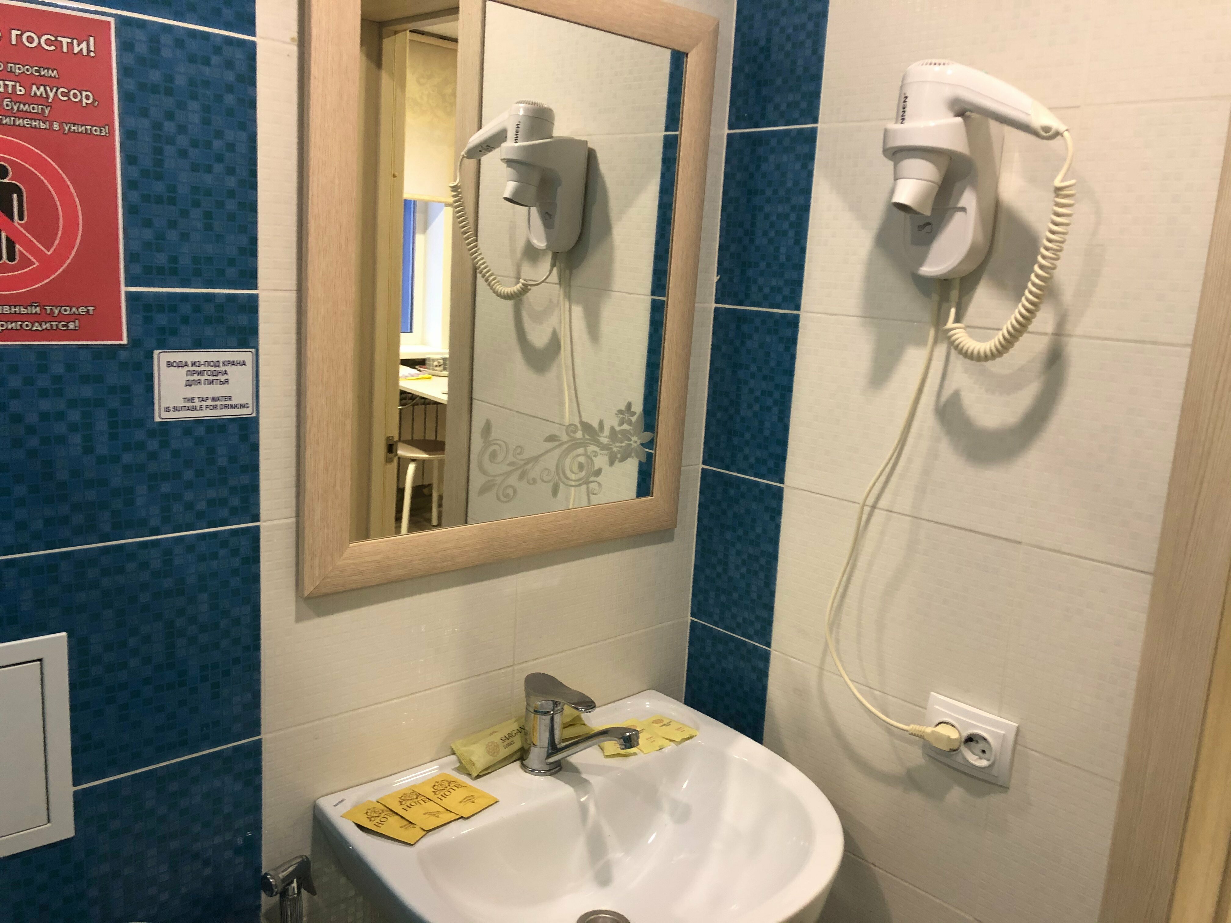 Трехместный номер с собственной ванной комнатой