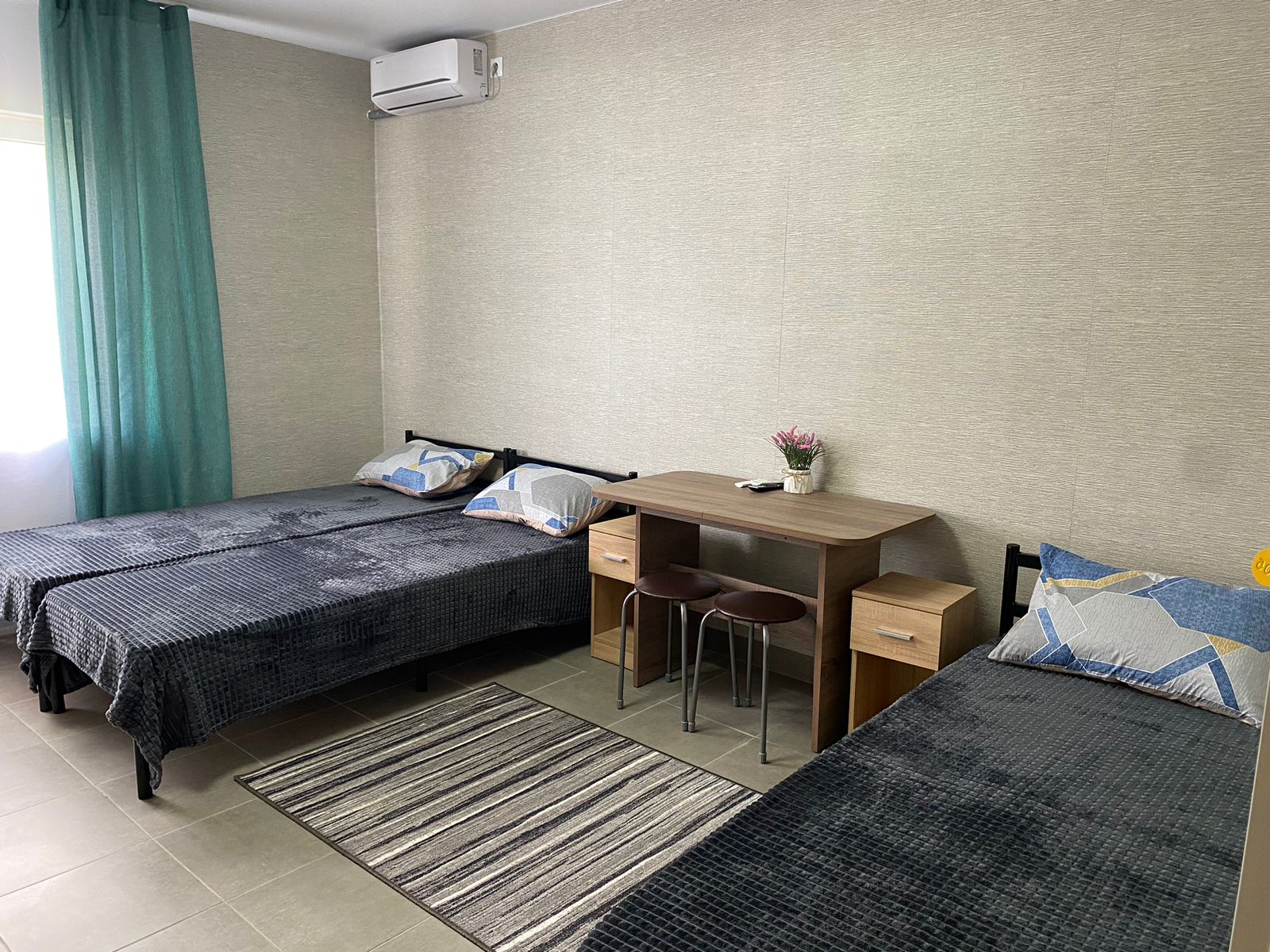 Трехместный номер семейный с собственным душем и туалетом. №5