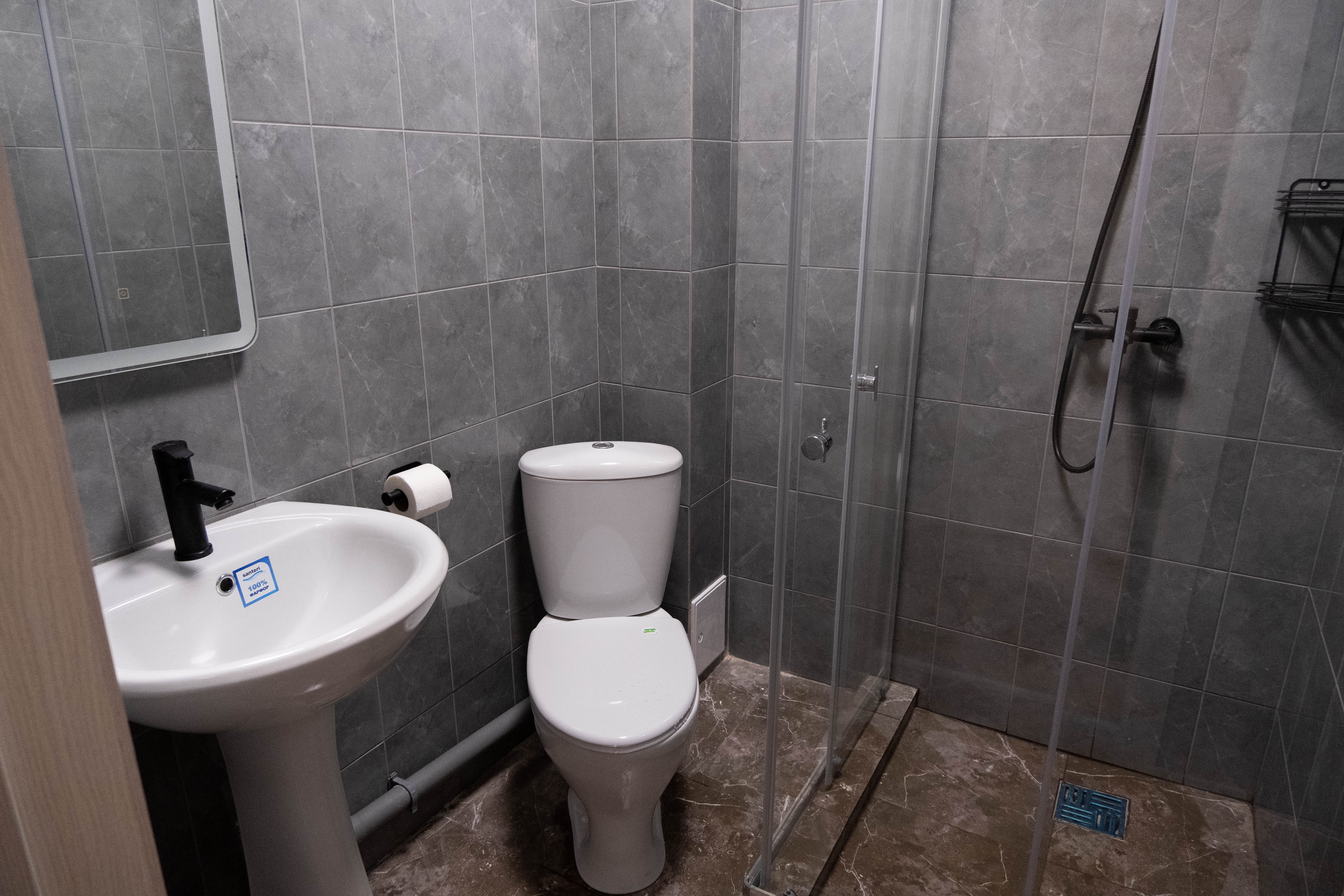 Двухместный с 1 кроватью или 2 отдельными кроватями и душем