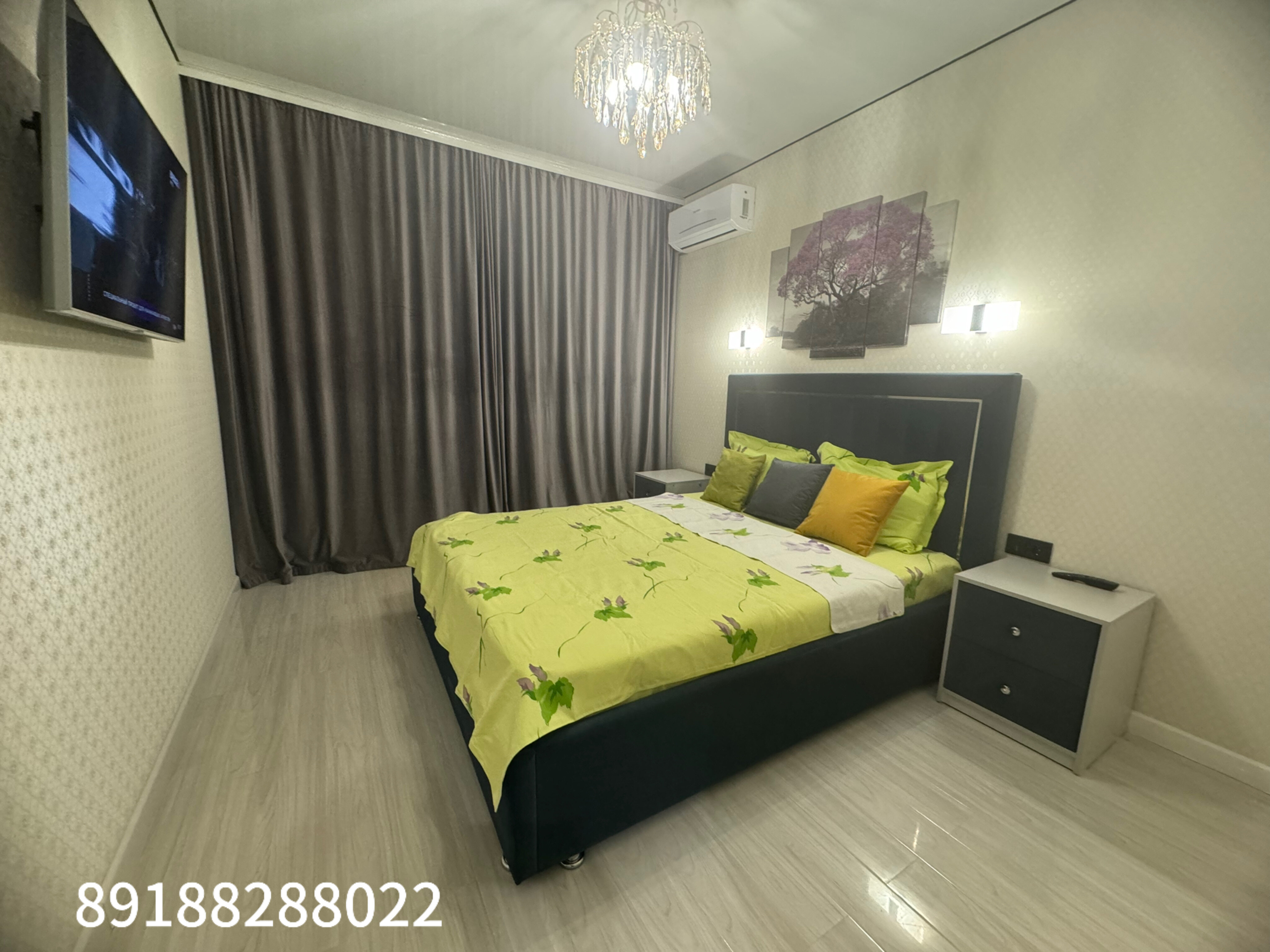 Трехместный номер с видом на горы