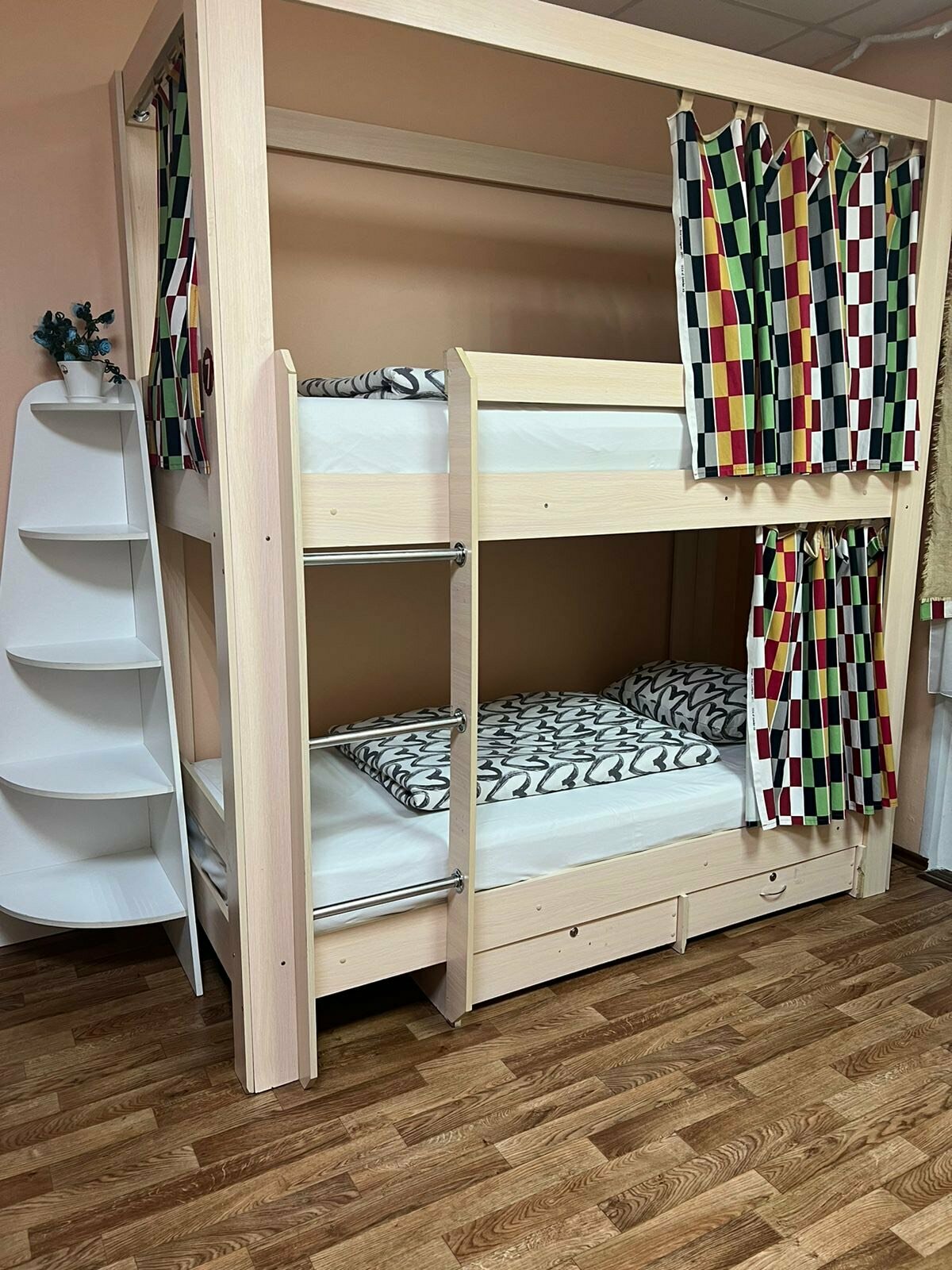 Четырехместный номер с общей ванной комнатой