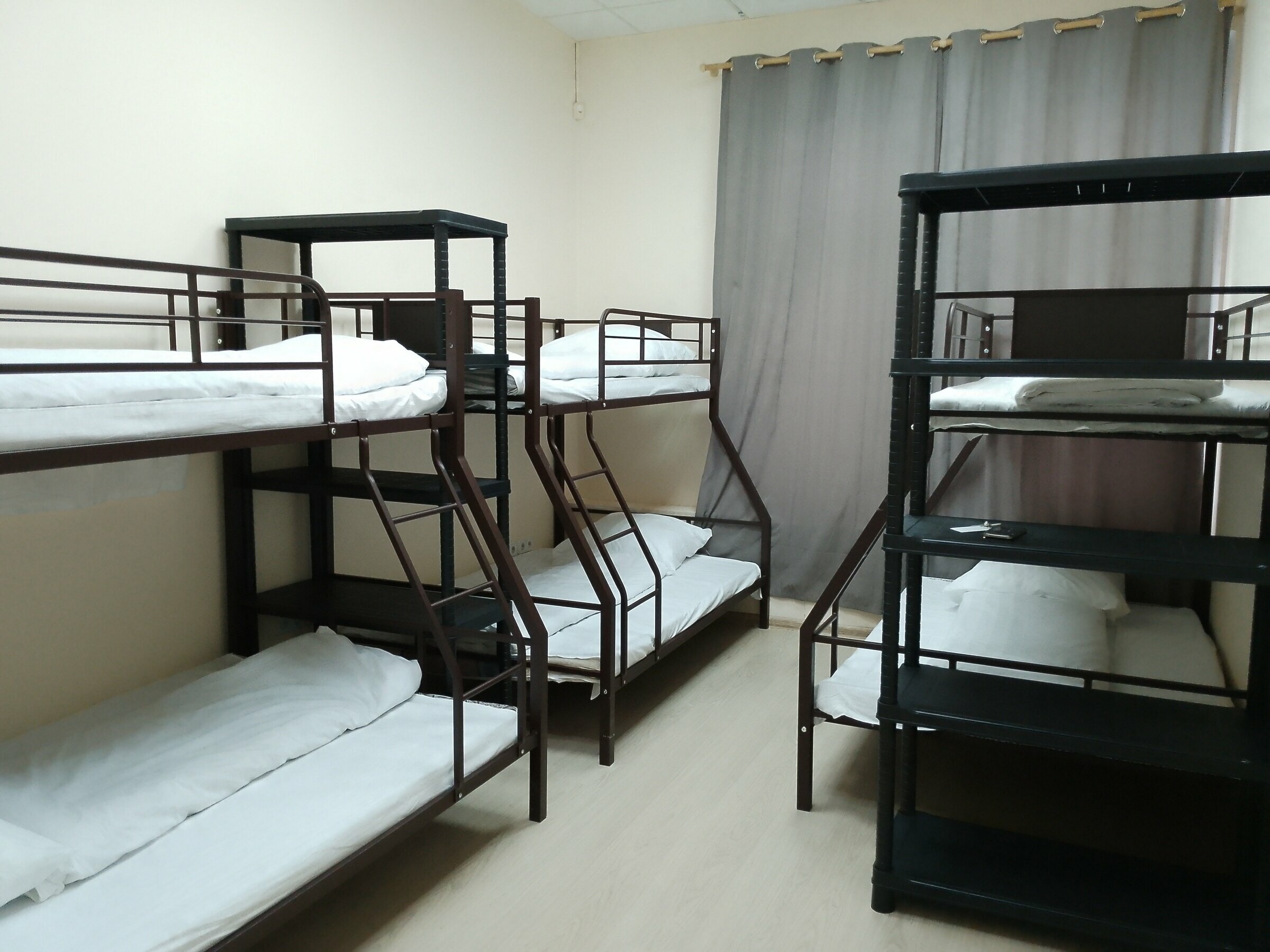 Кровать в общем 6-местном номере