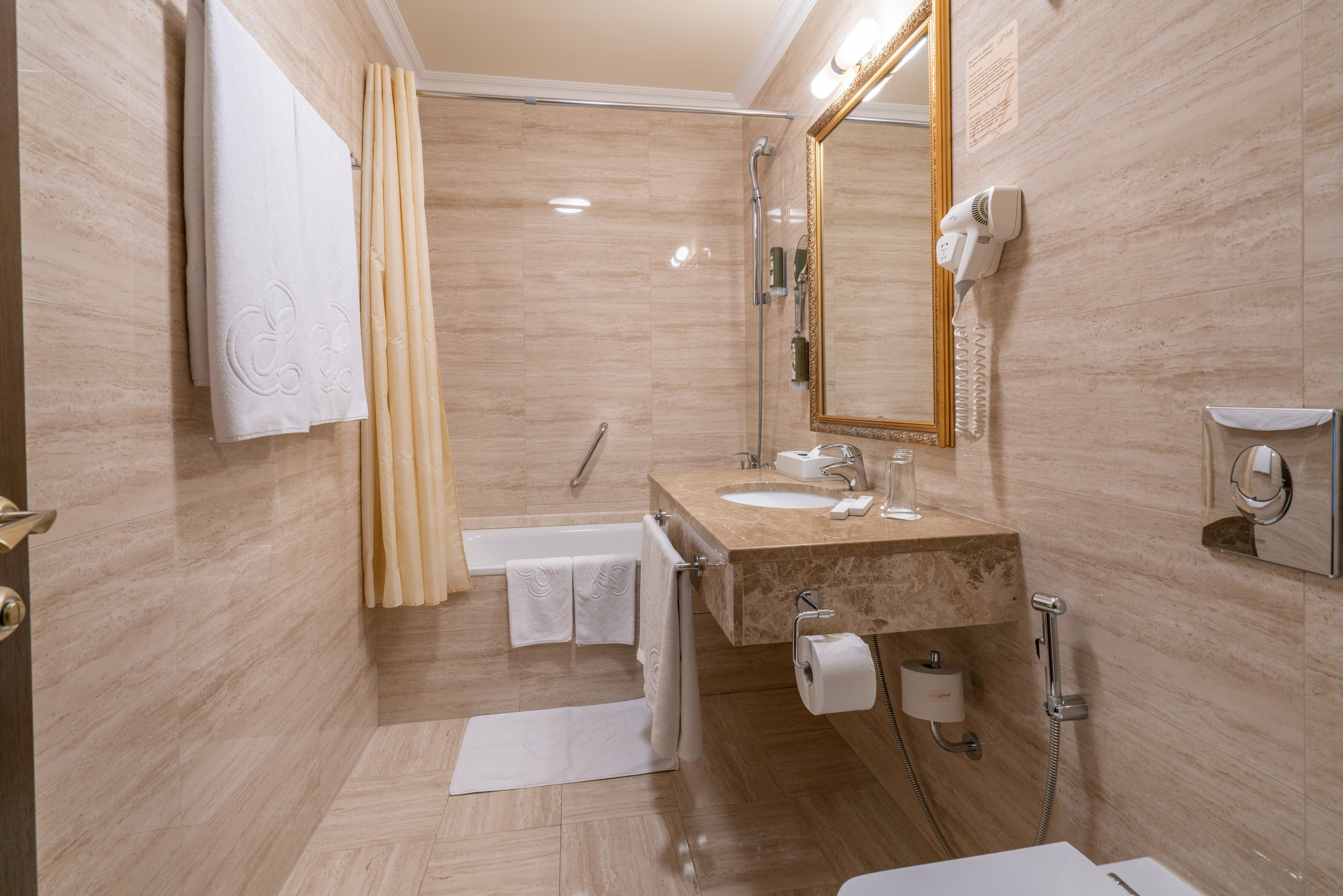 Улучшенный номер с кроватью размера «king-size» или 2 отдельными кроватями