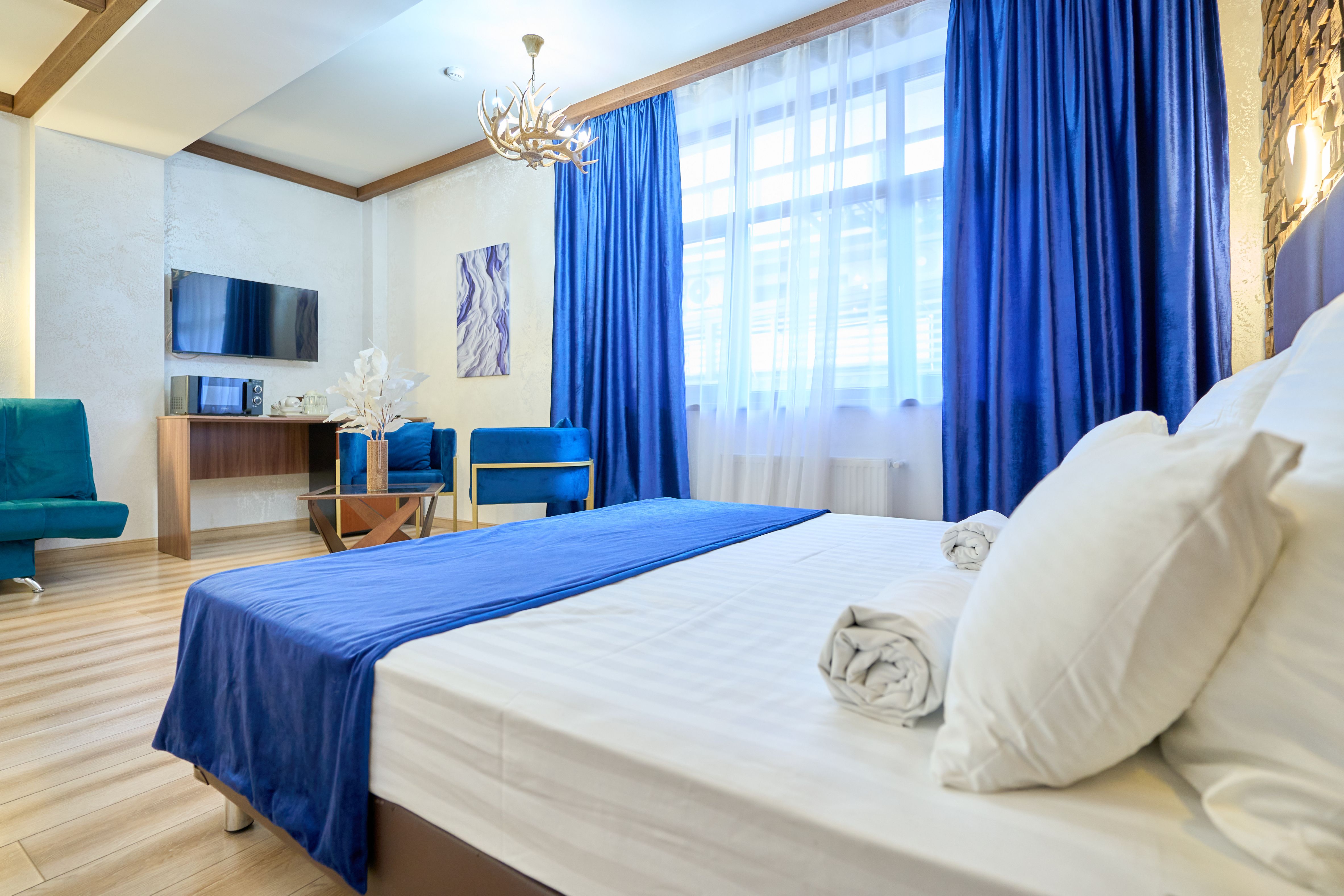 Полулюкс 2-х местный с двуспальным диваном-кроватью