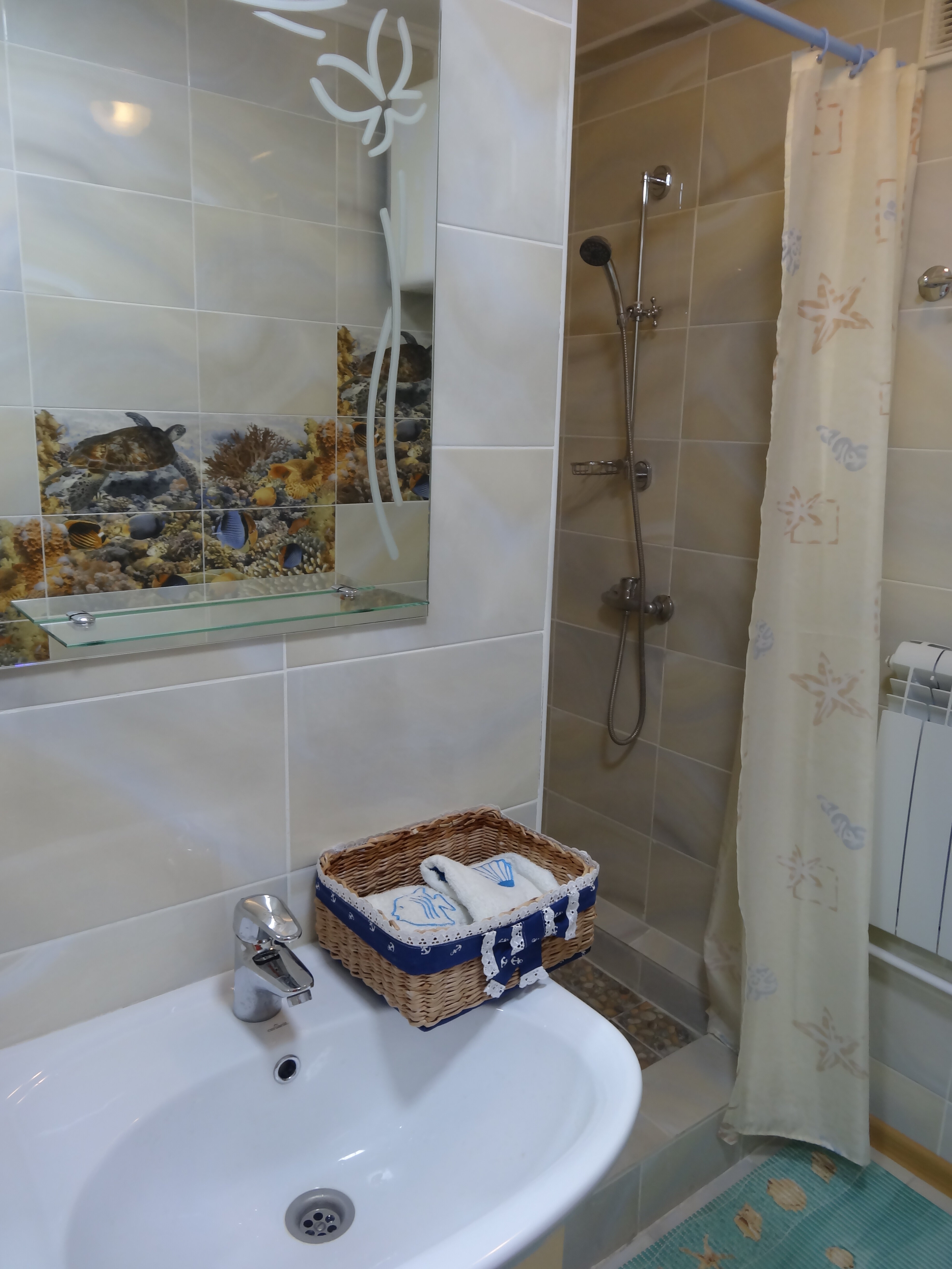 Трехместный номер с общей ванной комнатой