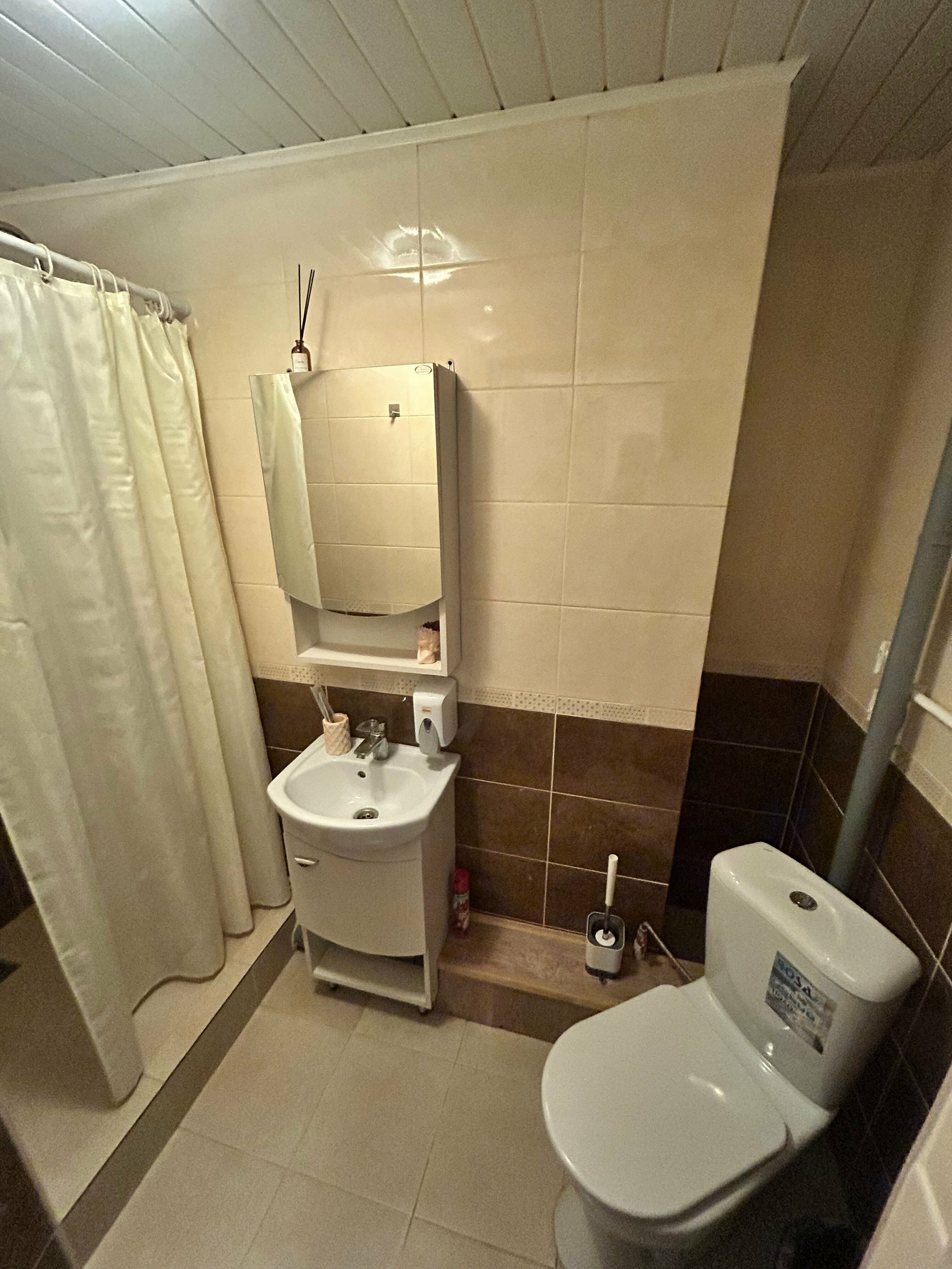 Двухместный номер с двуспальной кроватью и дополнительной кроватью