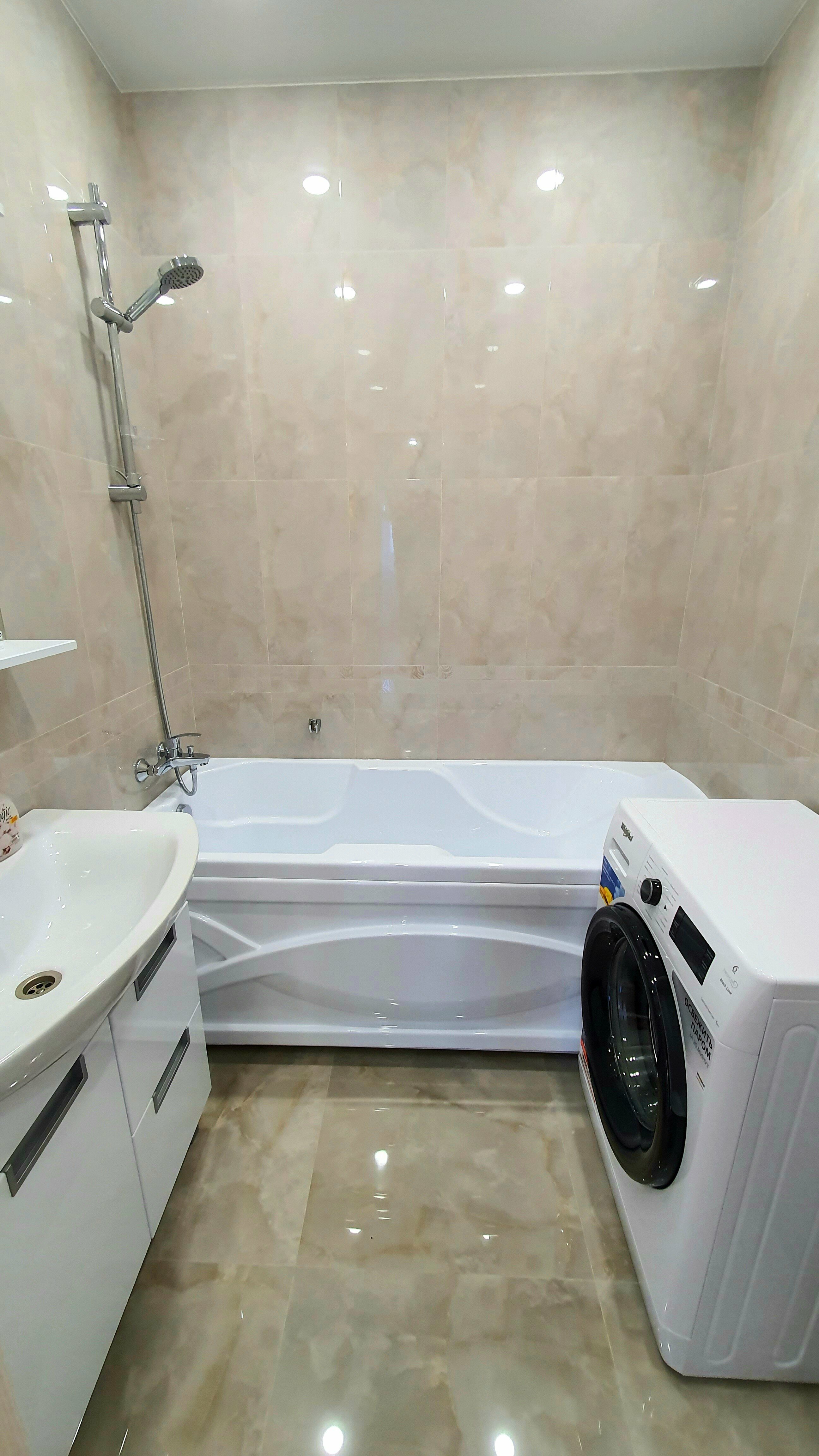 Апартаменты c 2 отдельными спальнями и прямым  видом на Чашу и Казанский Кремль (двухспальная кровать + две односпальные кровати + двухспальный диван)