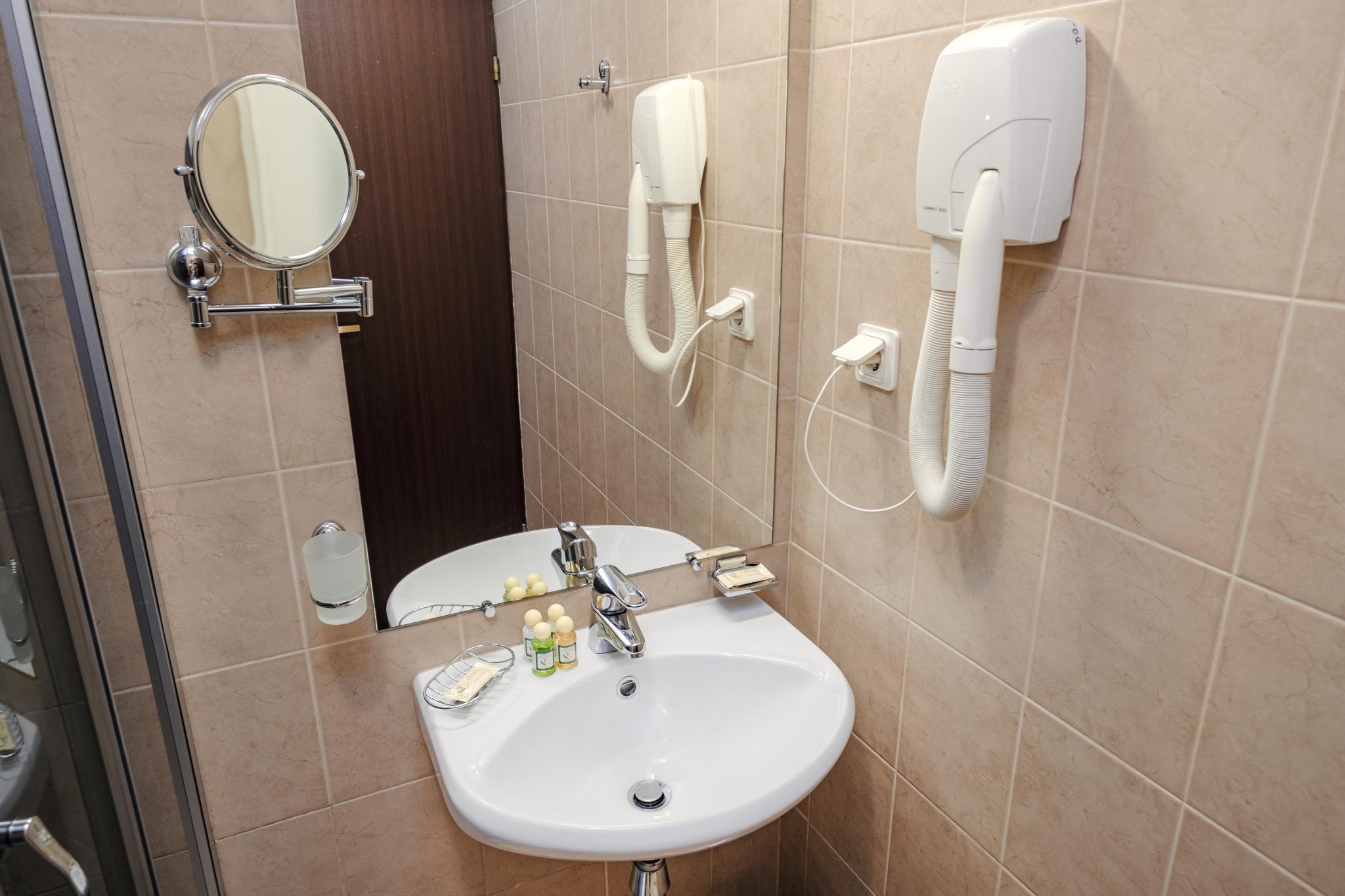 Номер стандарт с 1 двуспальной кроватью