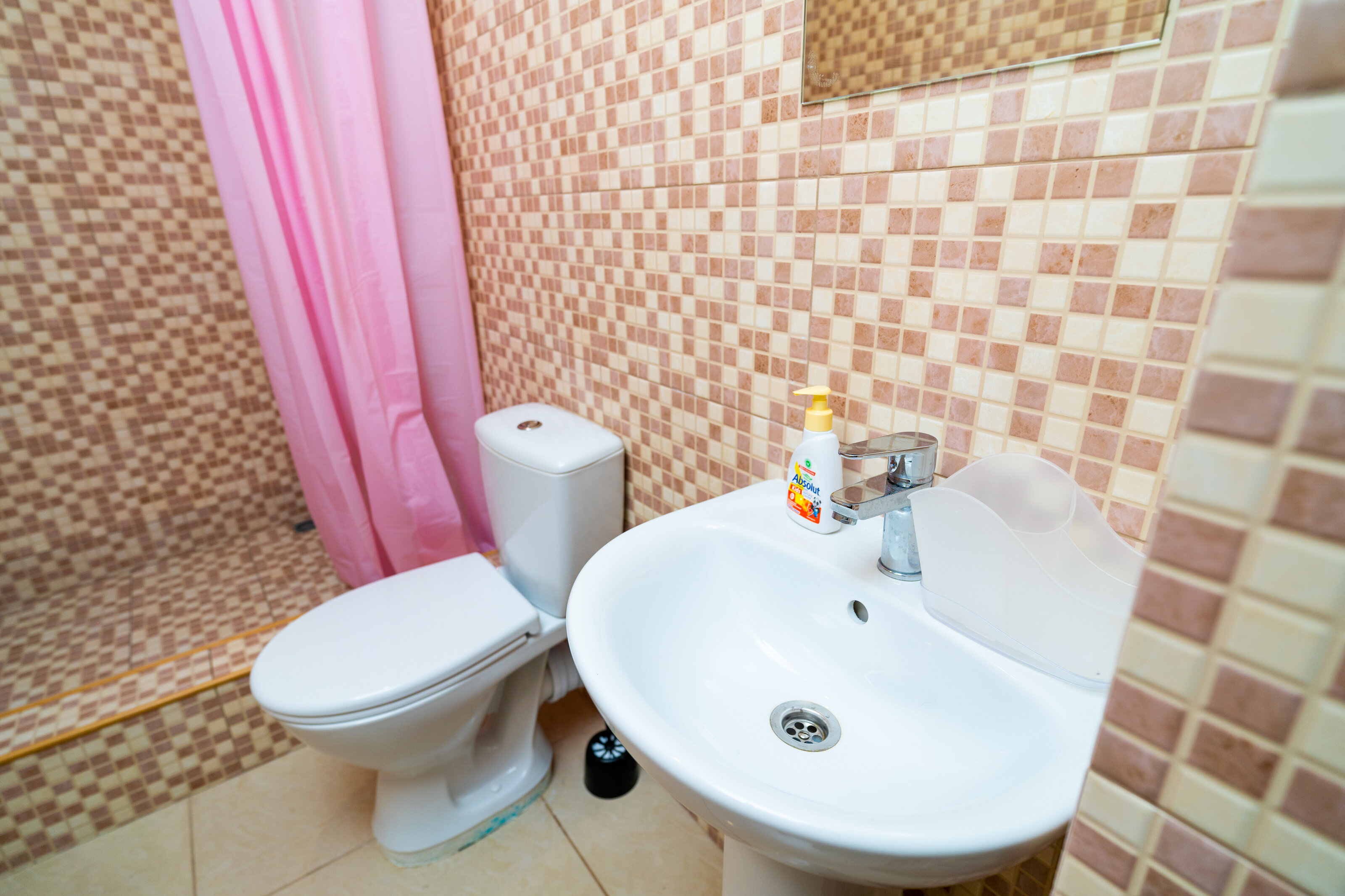 Общий номер для женщин с 8 кроватями