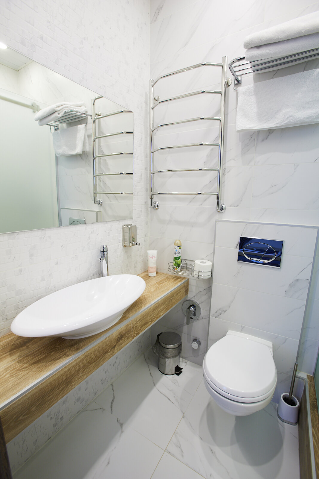 Двухместный номер с двуспальной кроватью и дополнительной кроватью