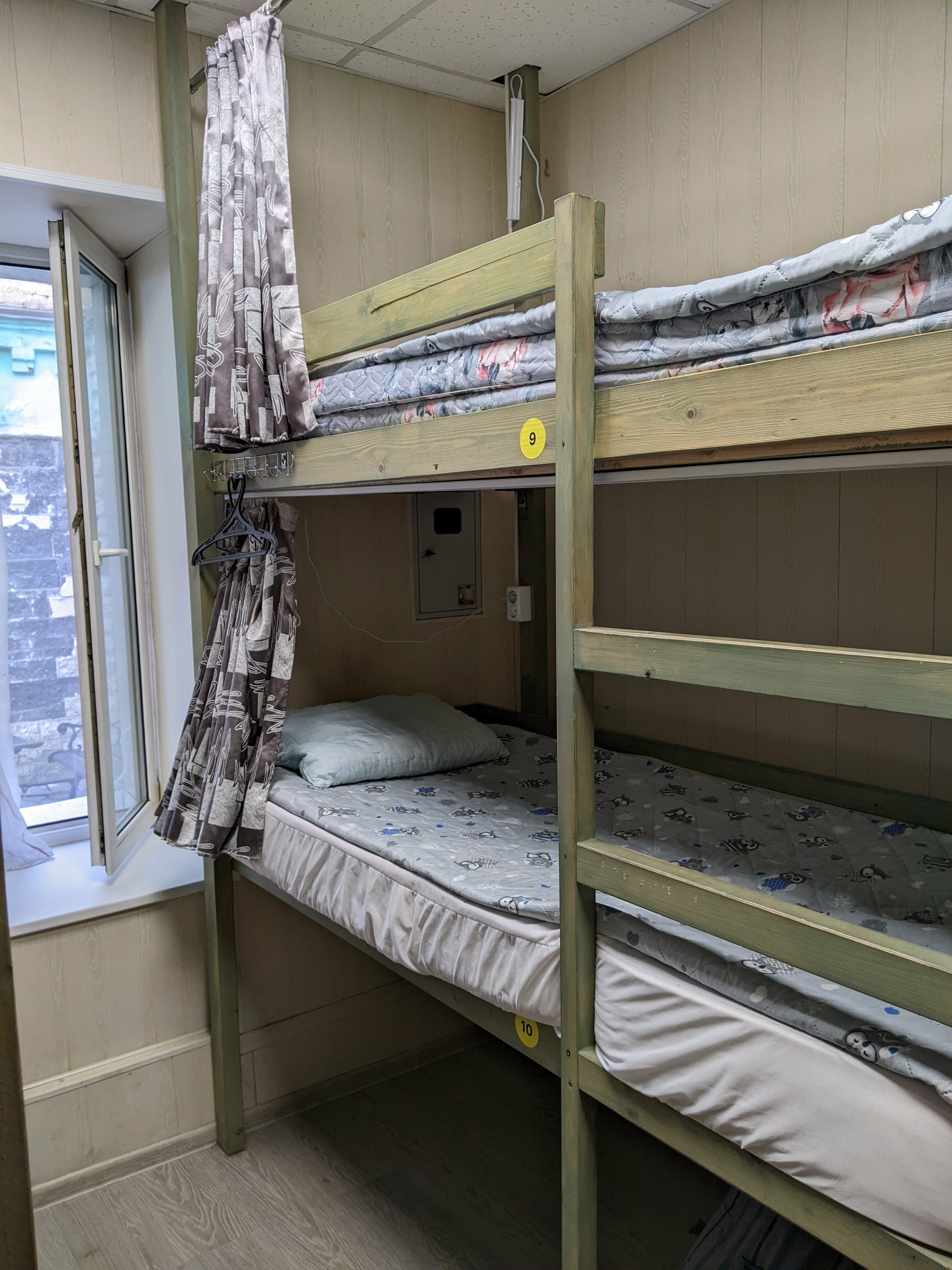 Общий номер для мужчин с 6 кроватями