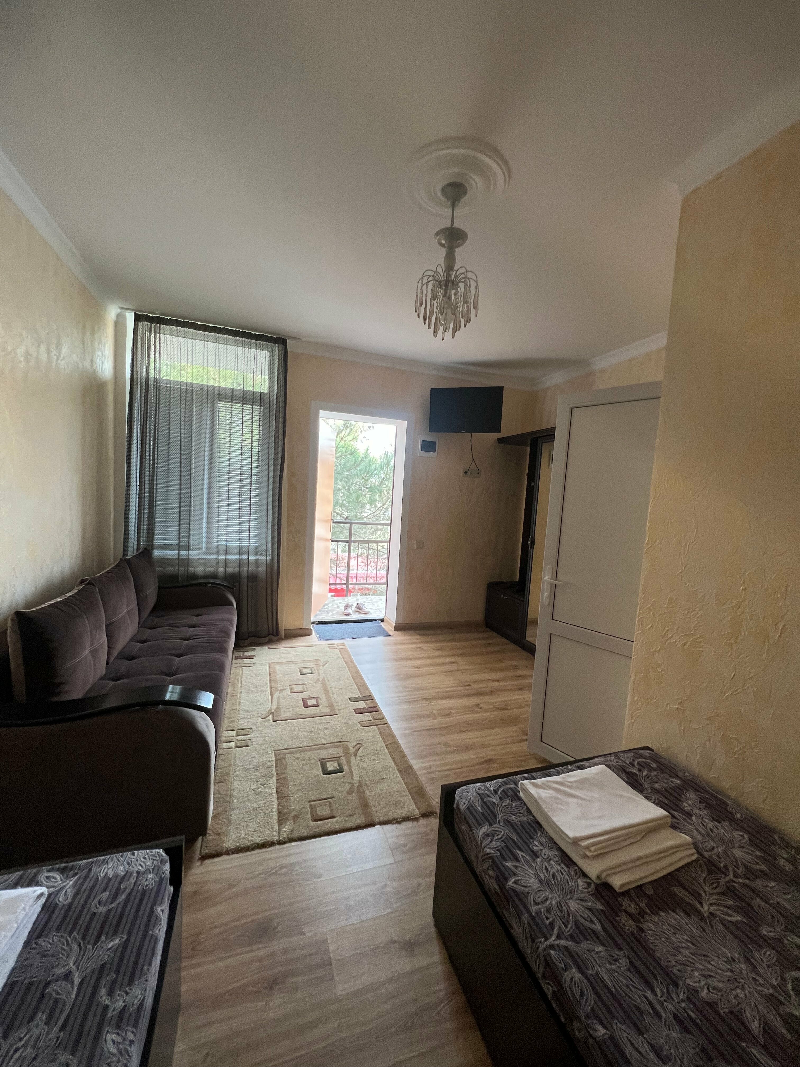 Cемейный номер с собственной ванной комнатой