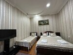 Номер комфорт с 1 односпальной и 1 двуспальной кроватью в Sarbon Hotel