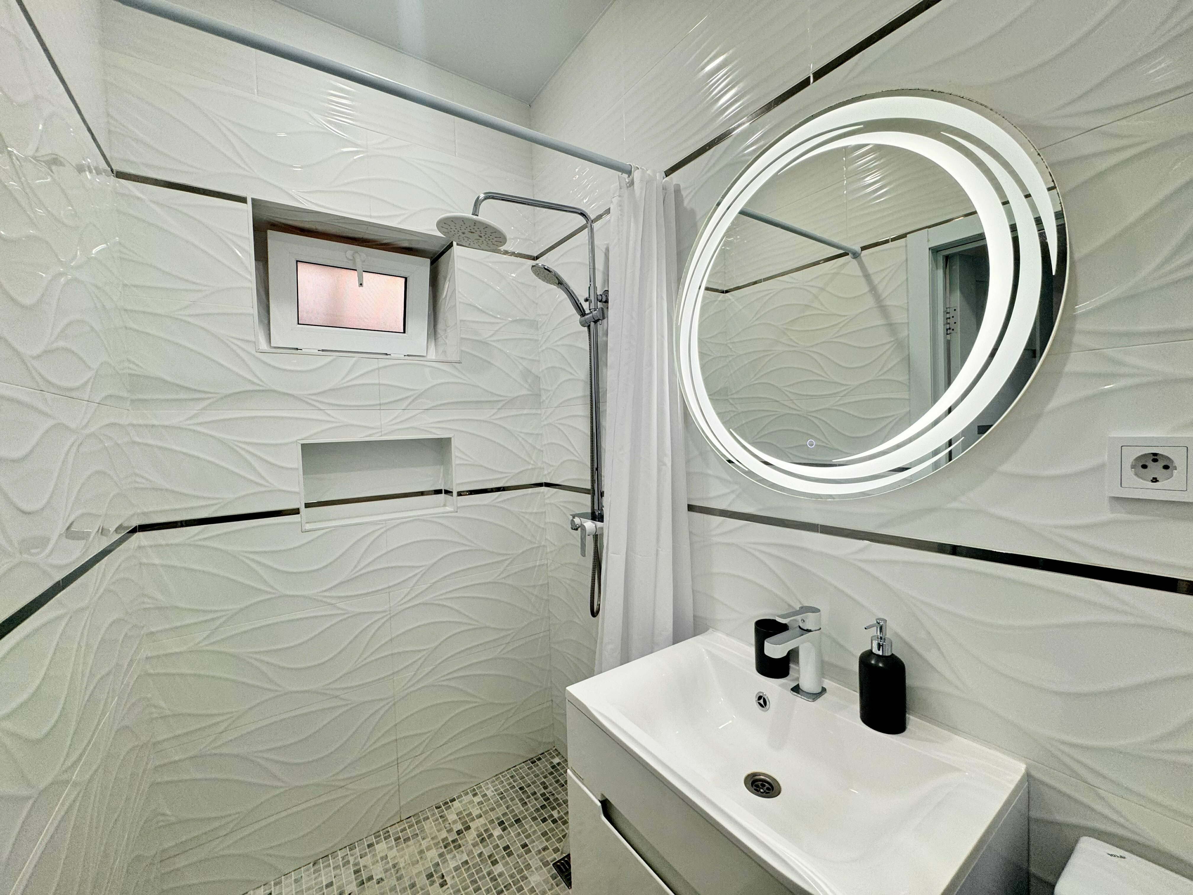 Дом с балконом