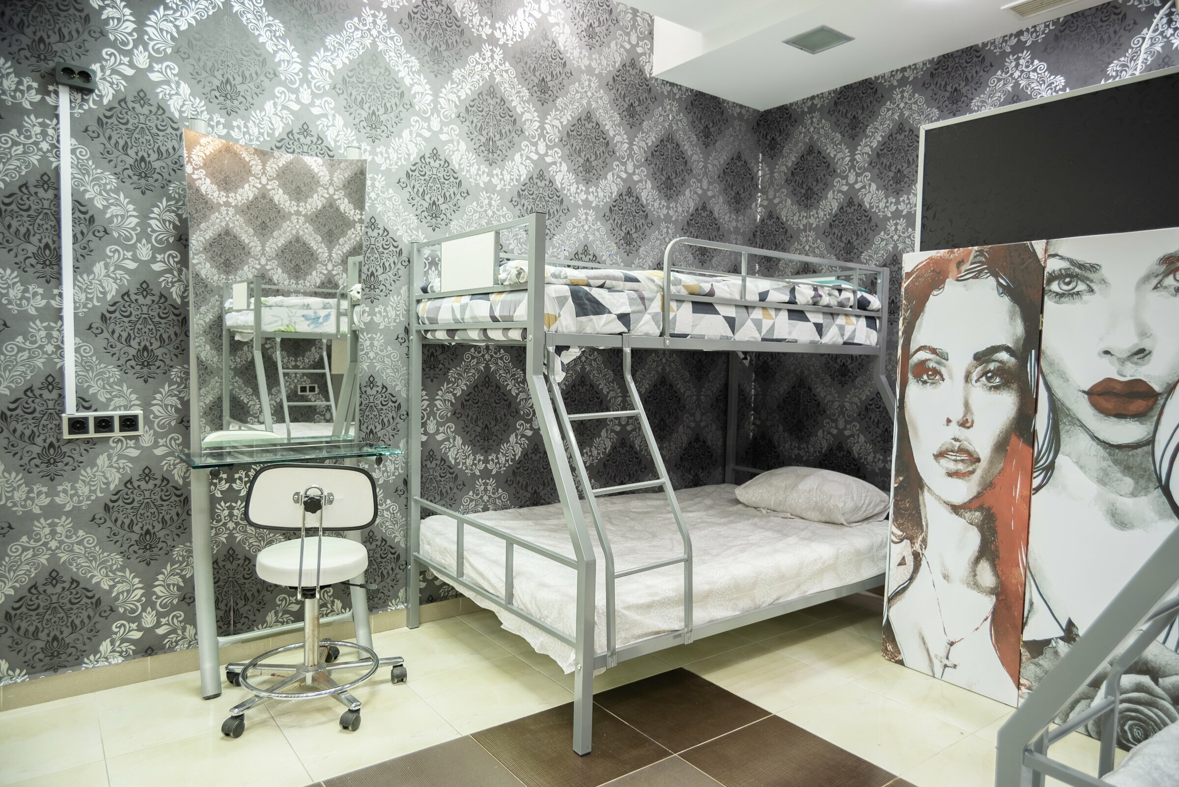 Кровать в общем 6-местном номере для женщин