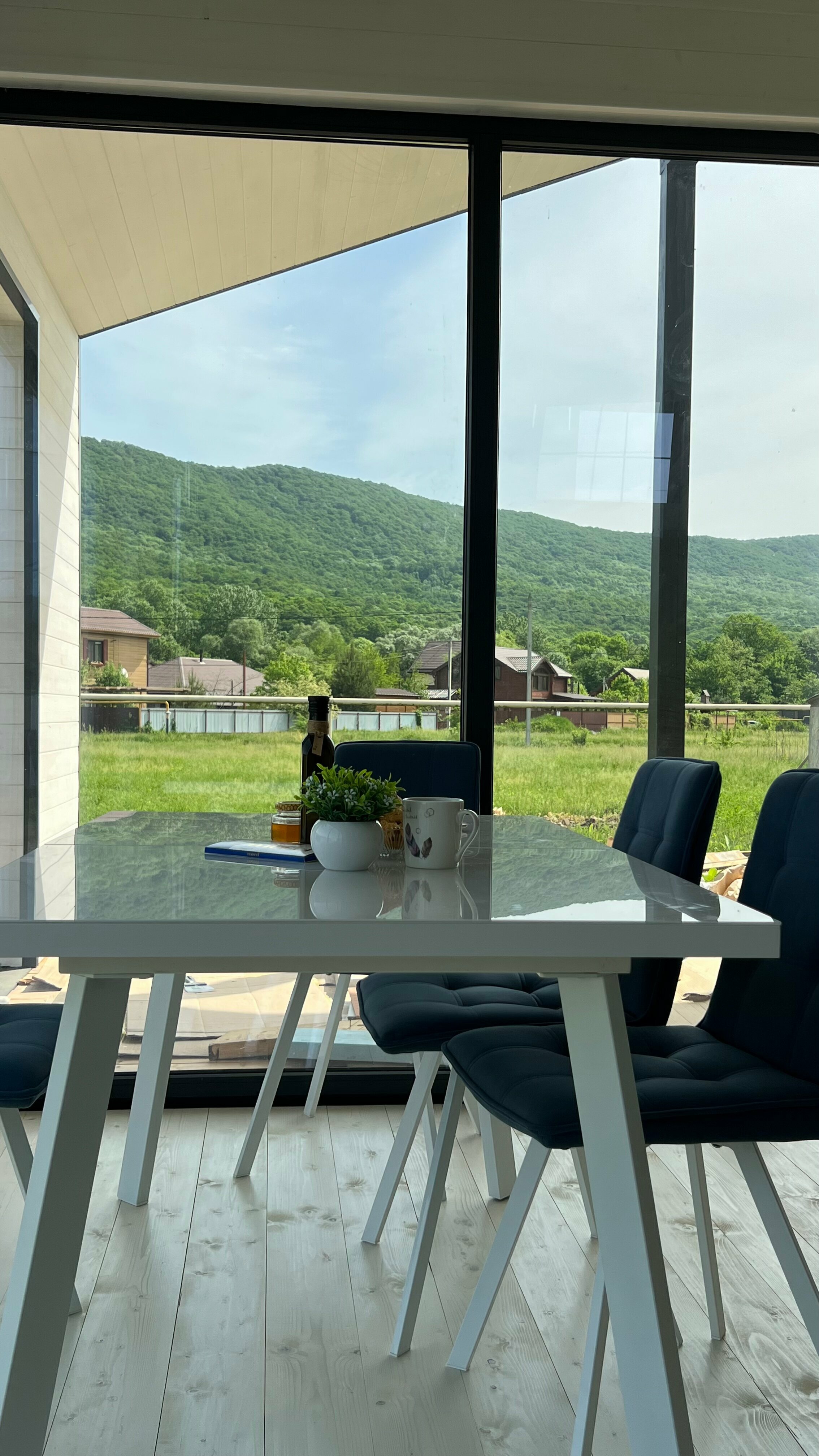 Семейный номер с видом на горы