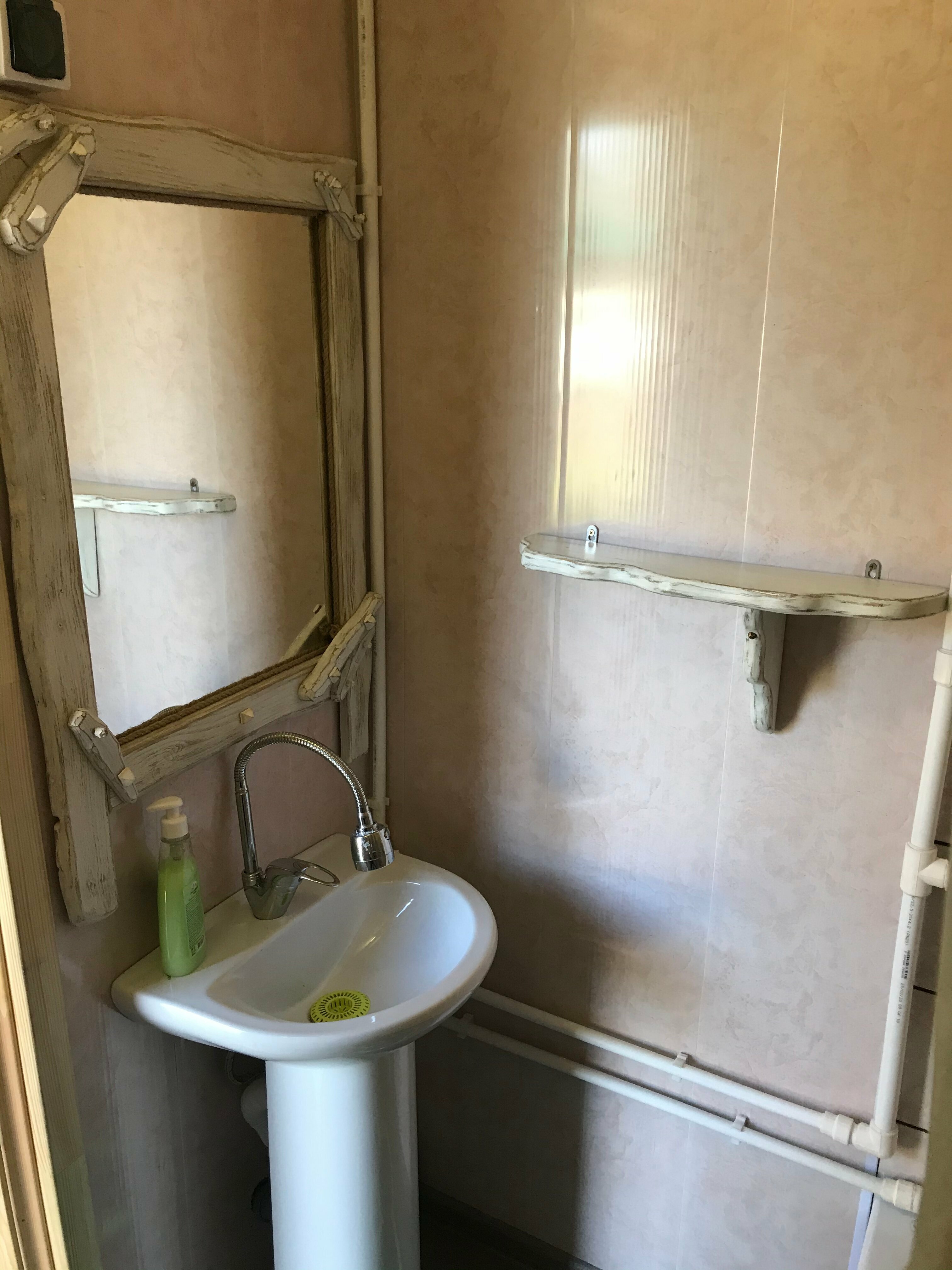 Cемейный номер с собственной ванной комнатой