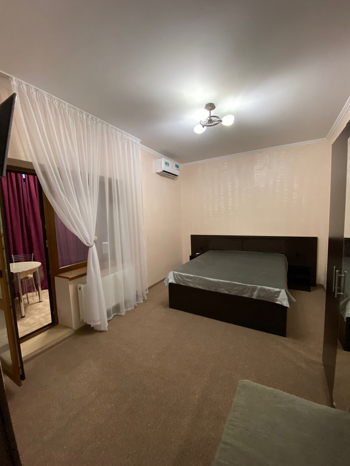 Трехместный номер с балконом