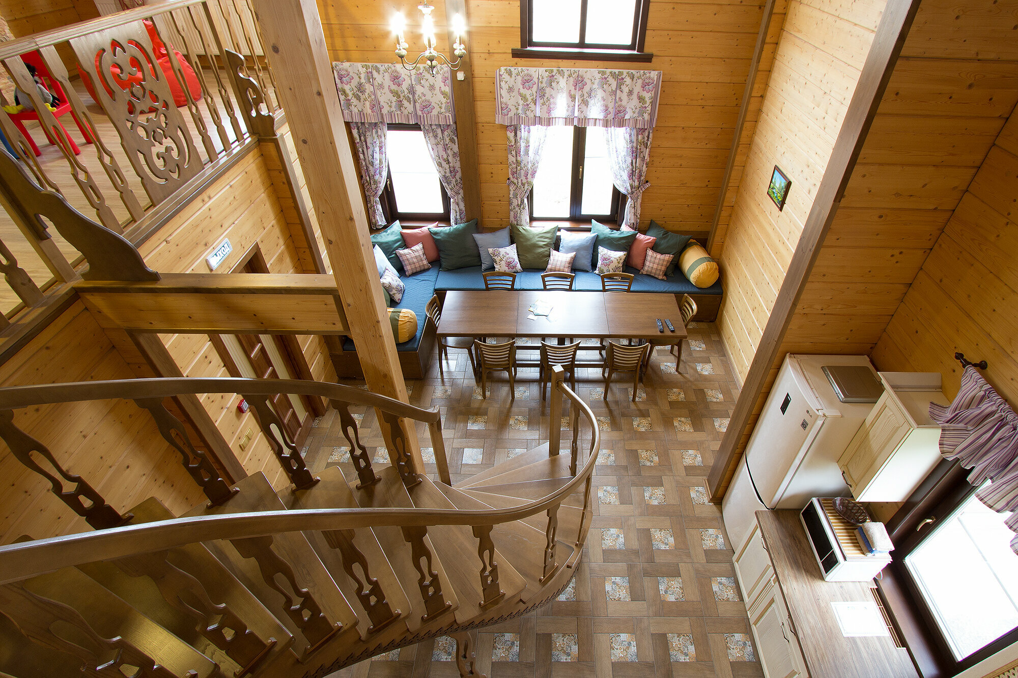 Коттедж с балконом