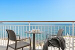 Двухместный номер с 1 двуспальной кроватью, балкон (Front Sea View) в Hotel Atolon