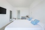 Двухместный номер с 1 двуспальной кроватью, балкон (Front Sea View) в Hotel Atolon