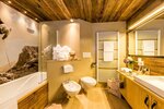 Bio Mountain Chalet with Jacuzzi в Alpine Boutique Villa Gabriela