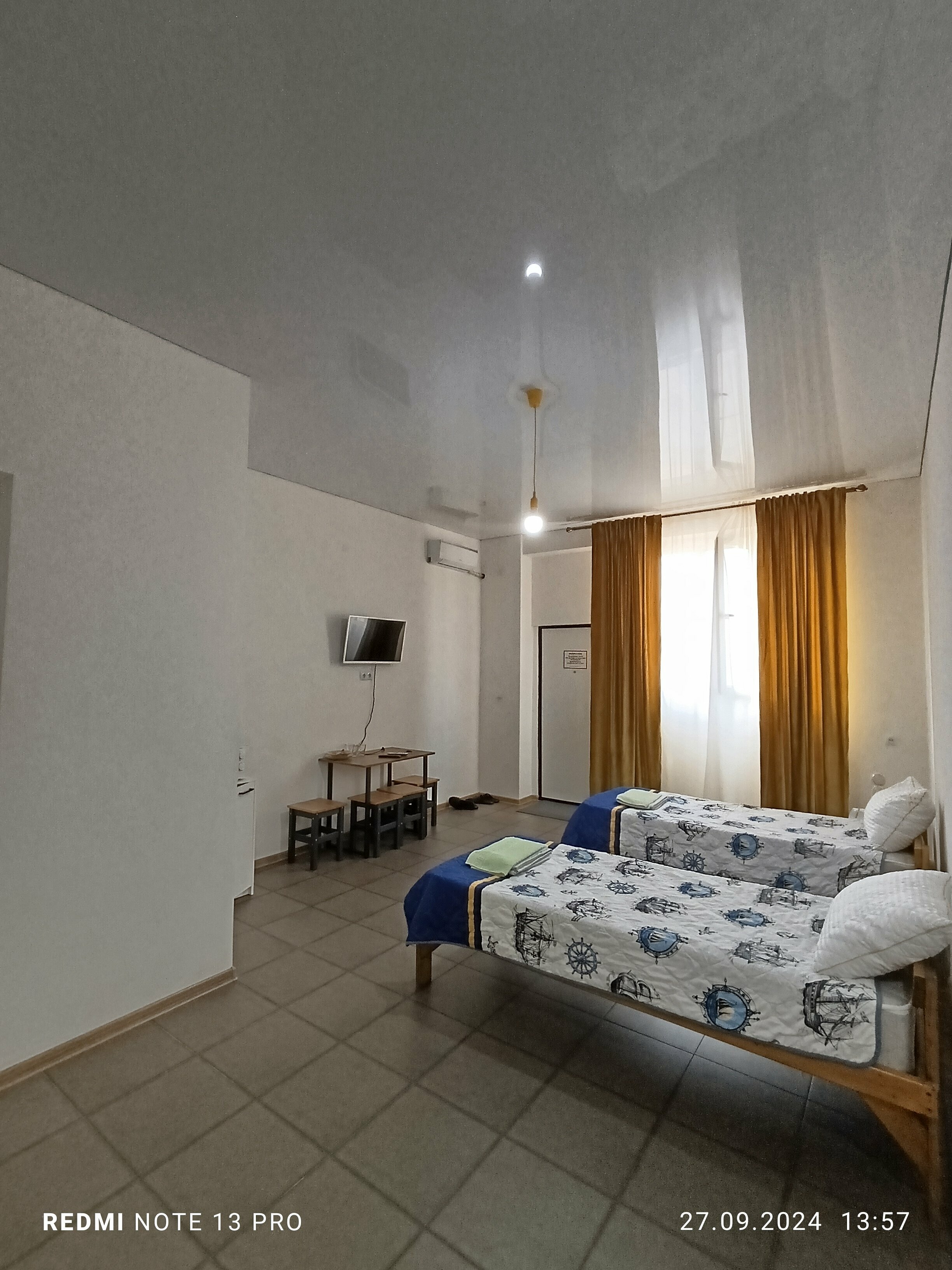 Cемейный номер с собственной ванной комнатой