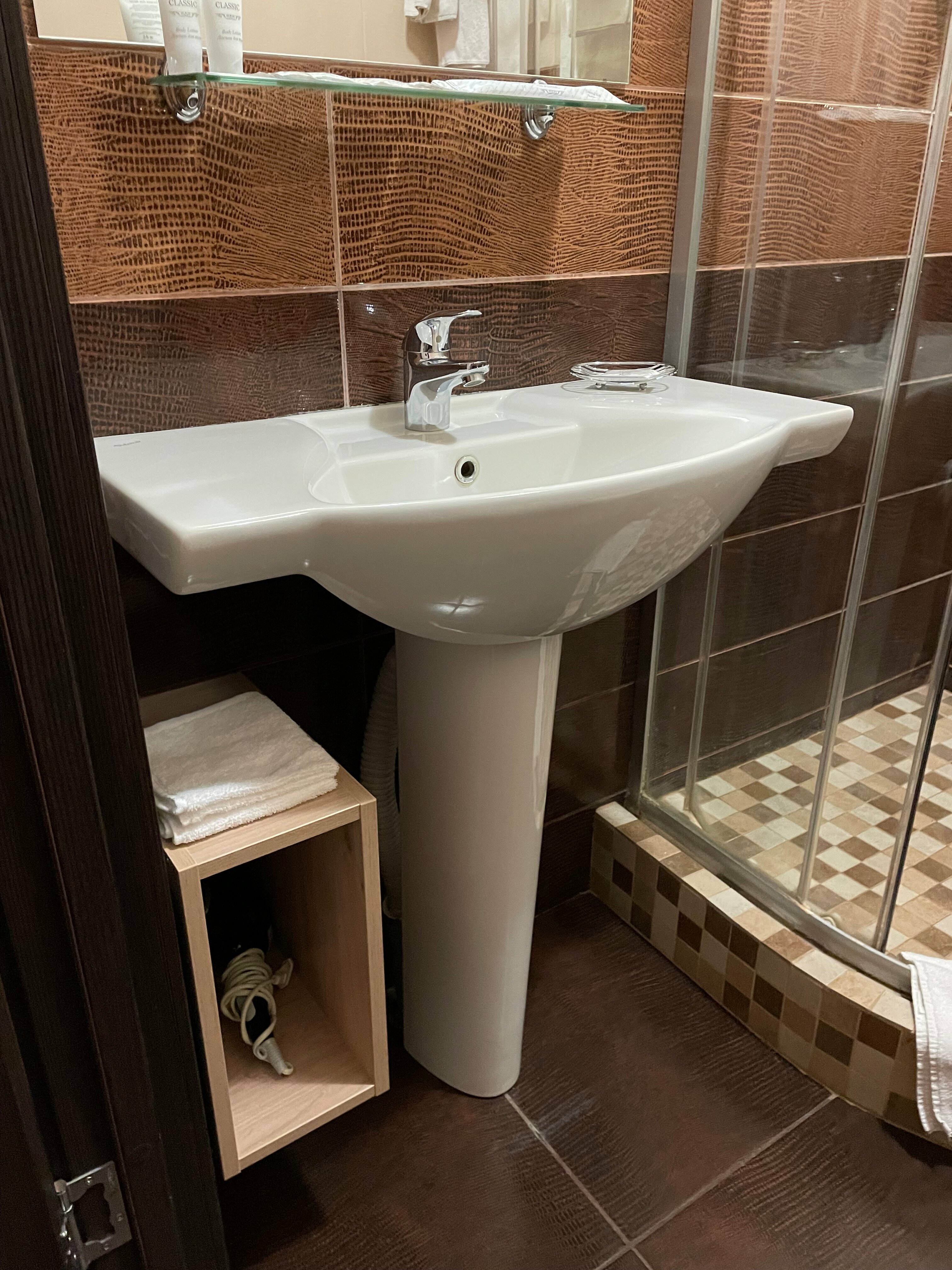 Стандартный номер с 2 односпальными кроватями и диваном