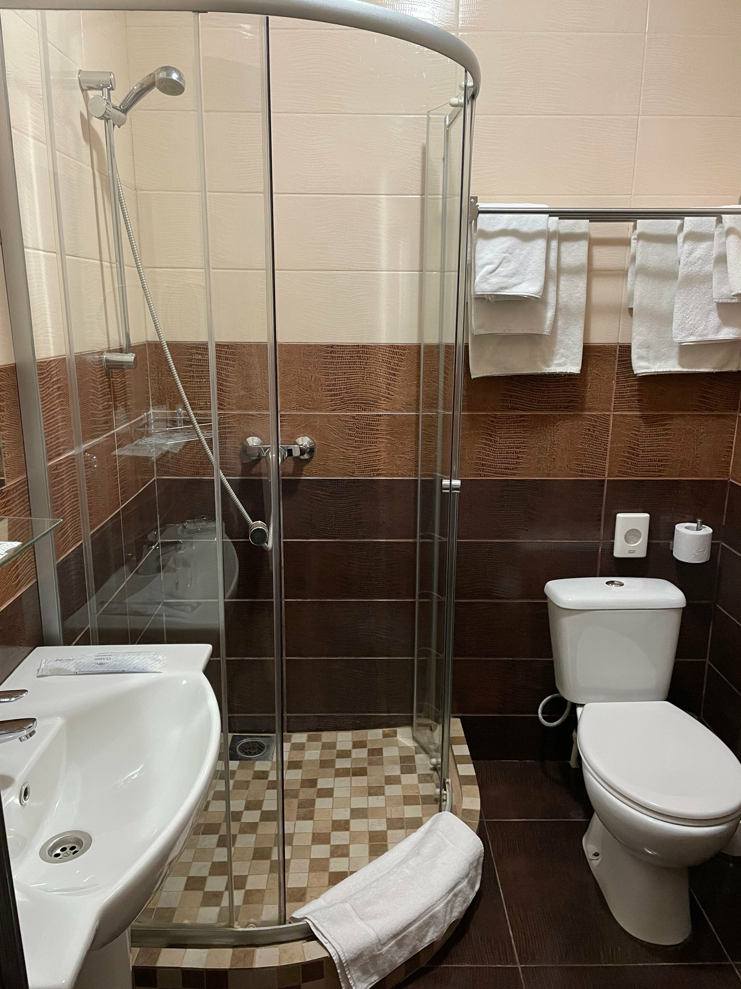 Стандартный номер с 2 односпальными кроватями и диваном