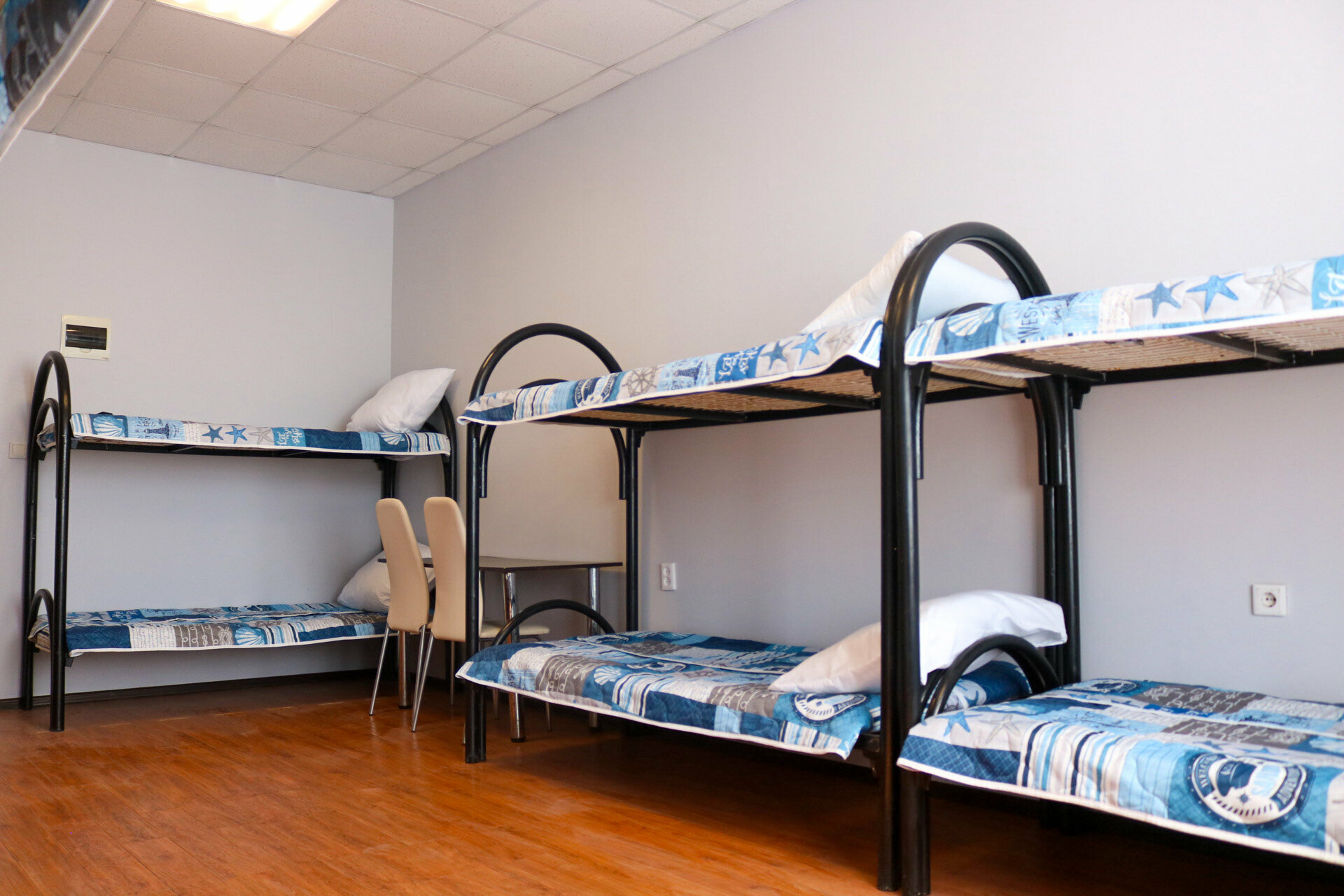 Кровать в общем номере для мужчин