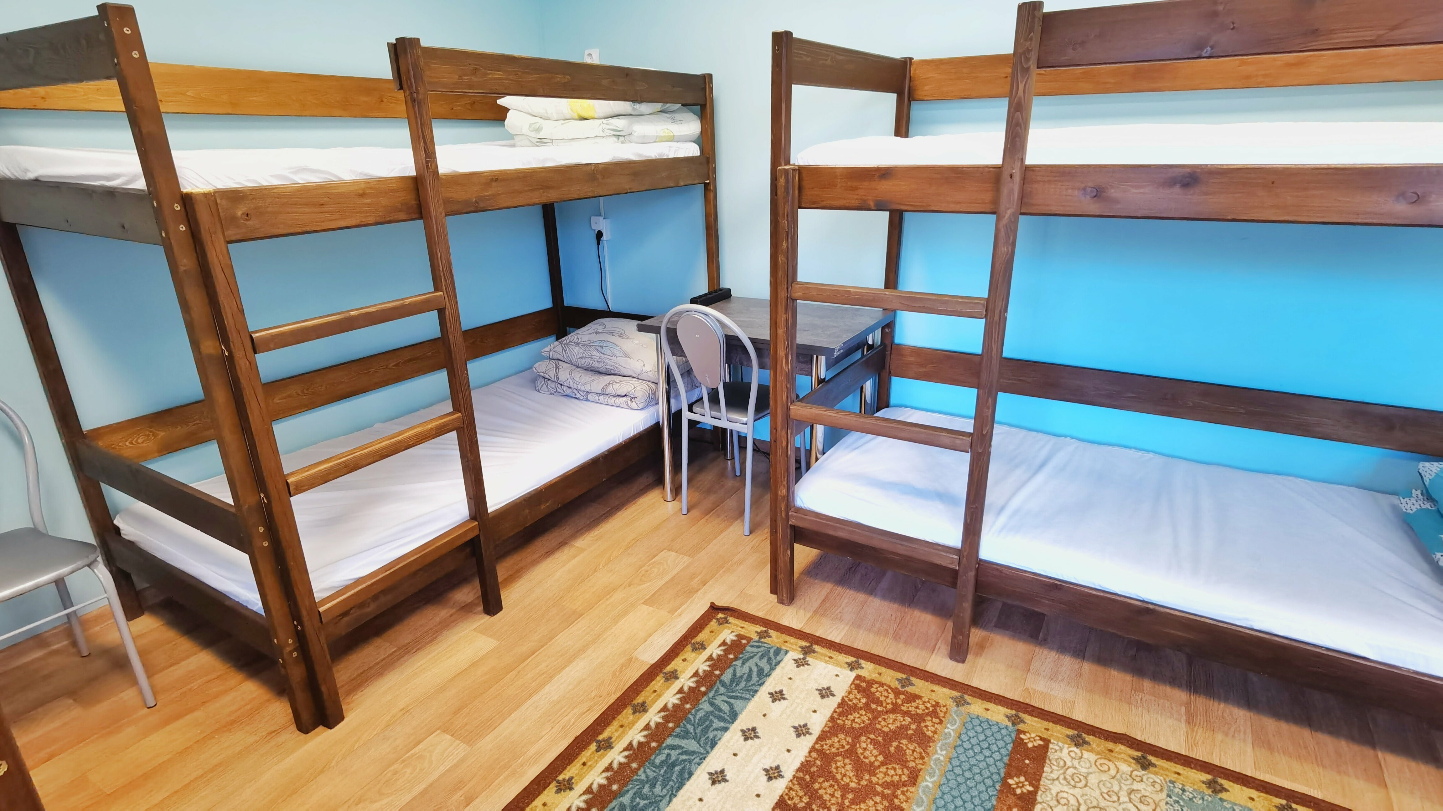 Общий номер для мужчин и женщин с 8 кроватями