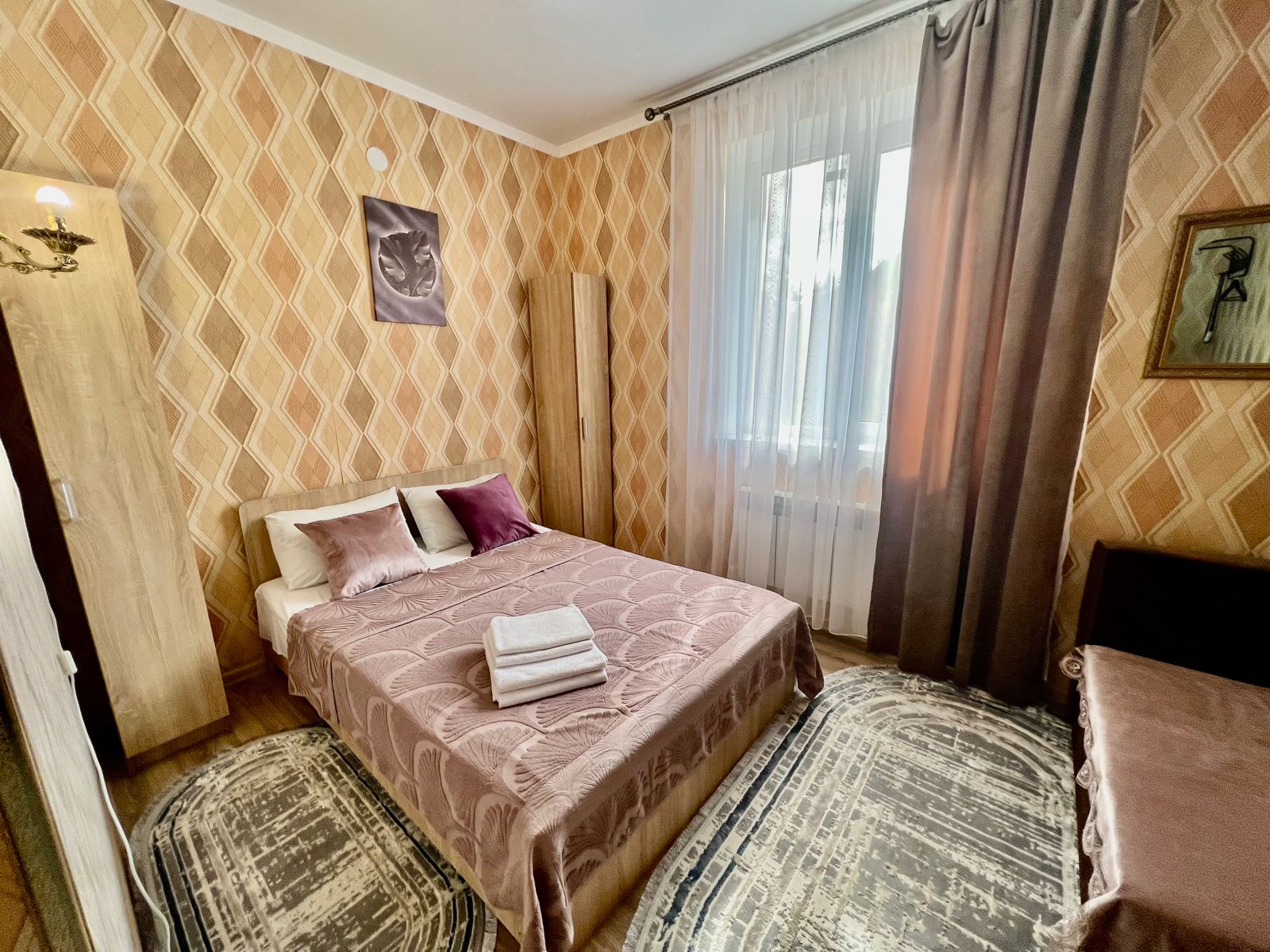 Двухместный номер с двуспальной кроватью и дополнительной кроватью