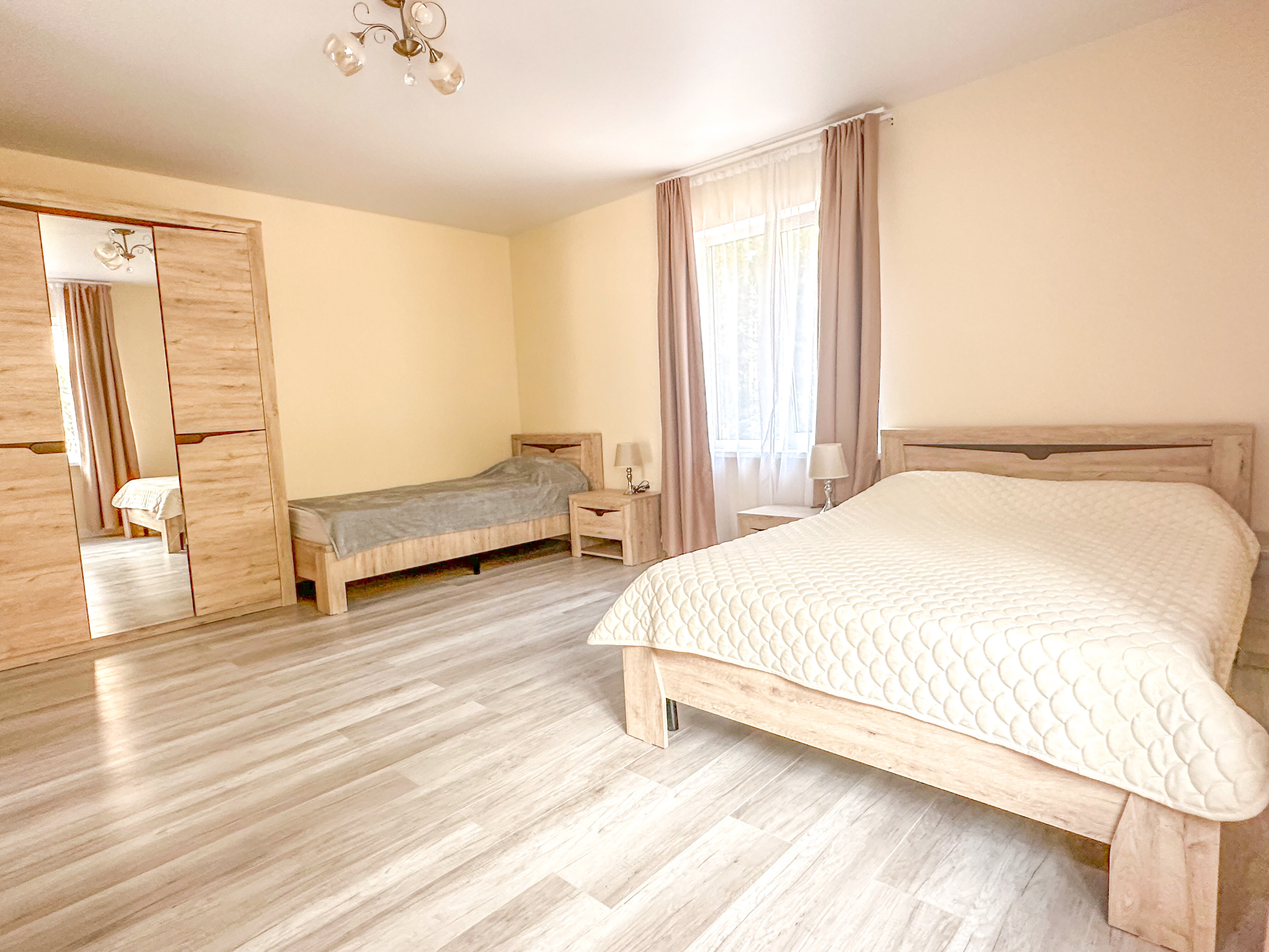 Семейный номер с видом на горы