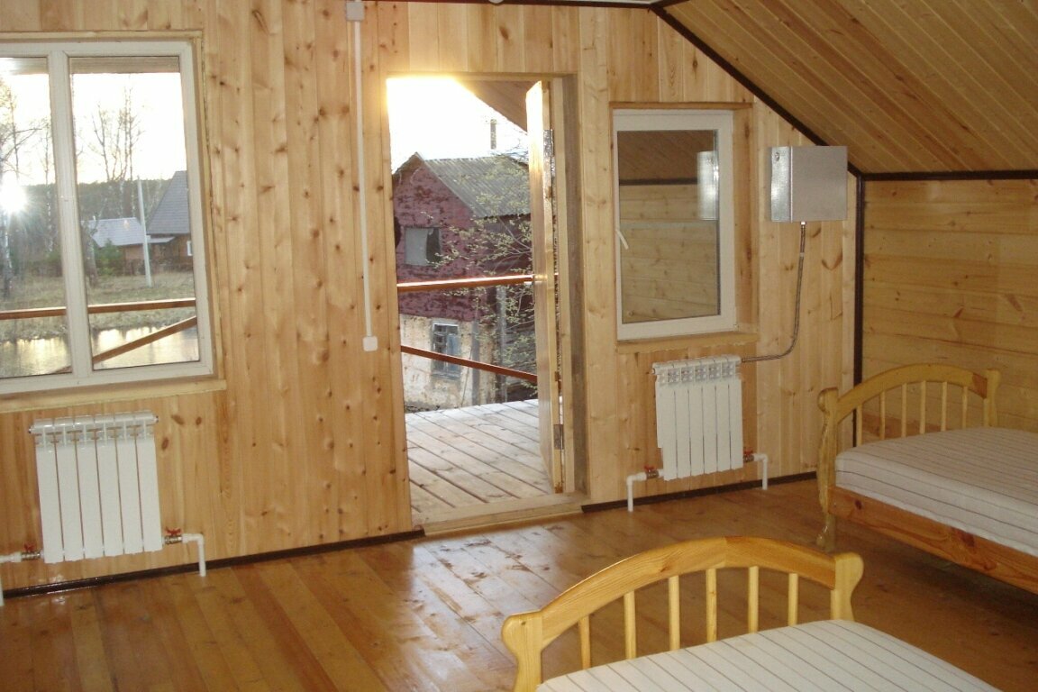 Дом с балконом